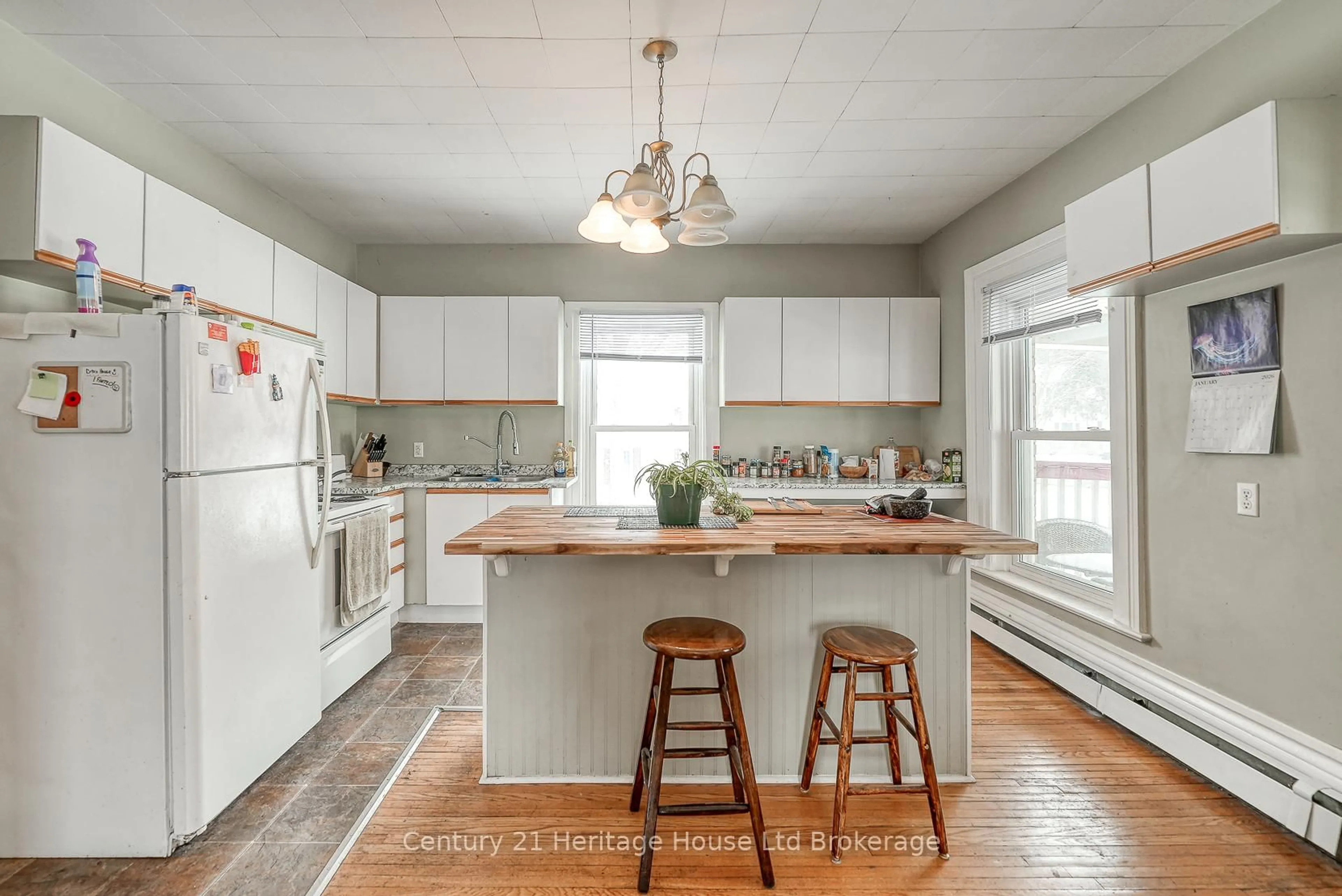 Open concept kitchen, unknown for 119 Carroll St, Ingersoll Ontario N5C 1W3