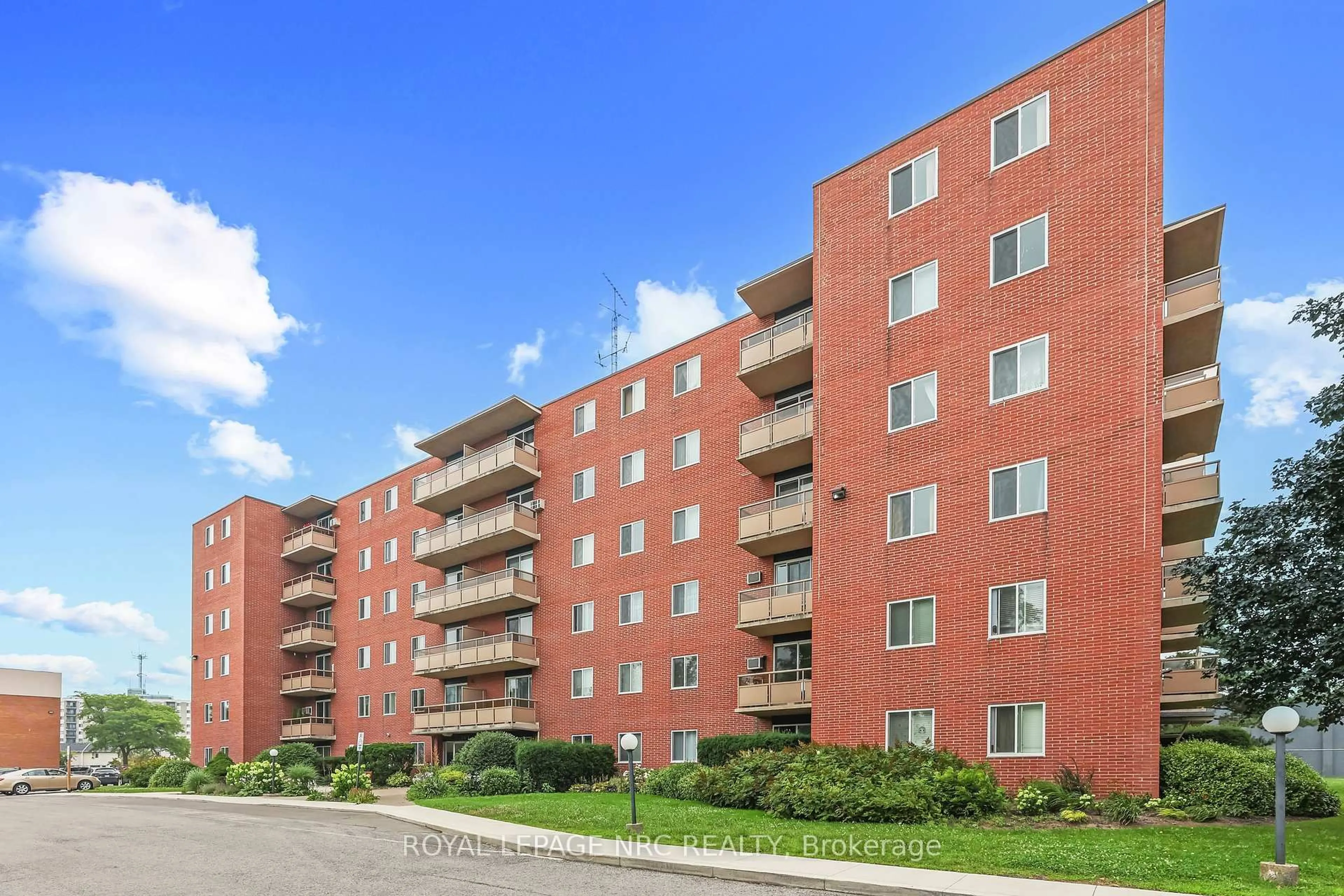 Unknown for 264 Grantham Ave #208, St. Catharines Ontario L2P 3H1