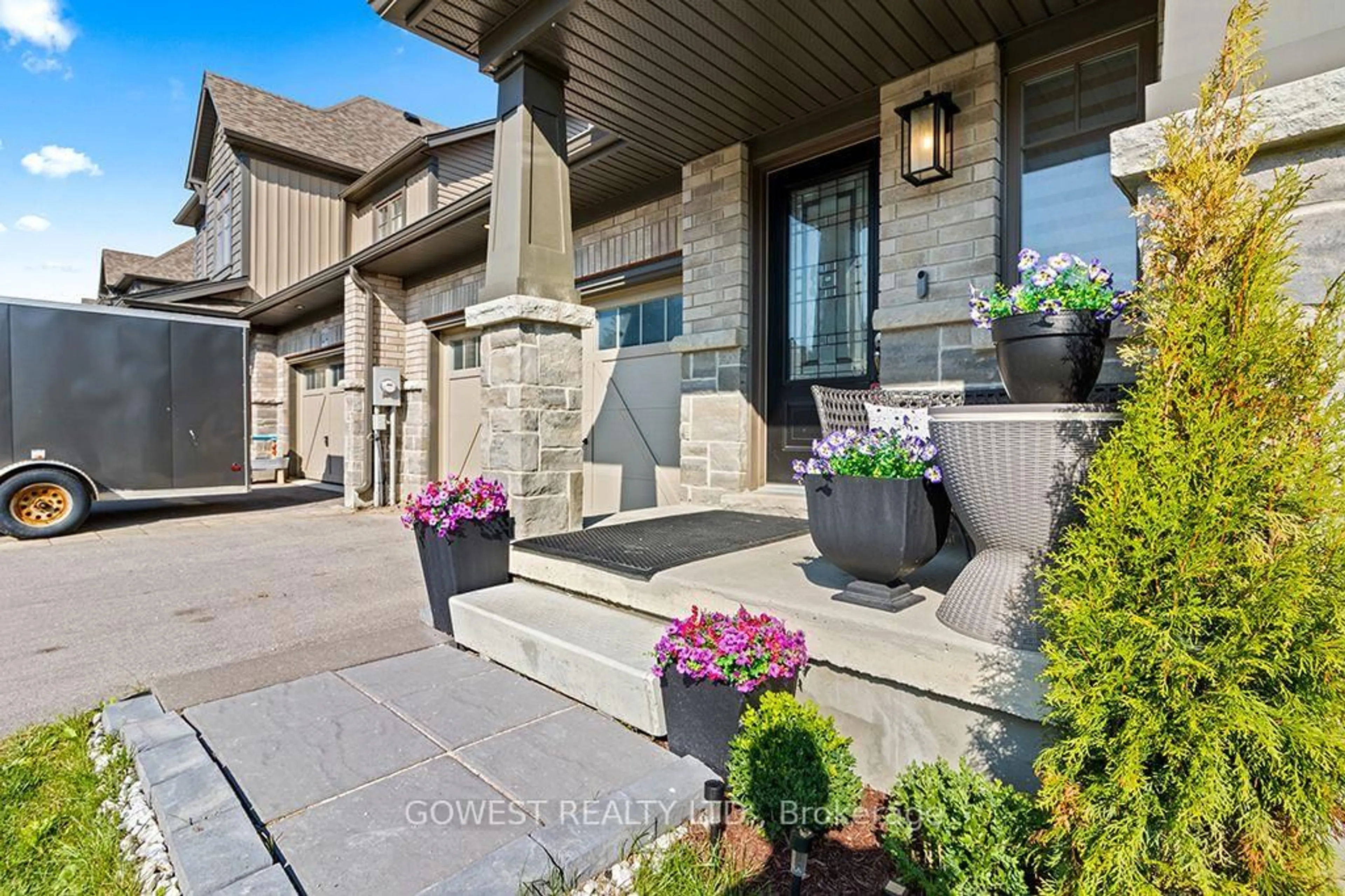 Patio, street for 128 Mullin St, Grey Highlands Ontario N0C 1H0