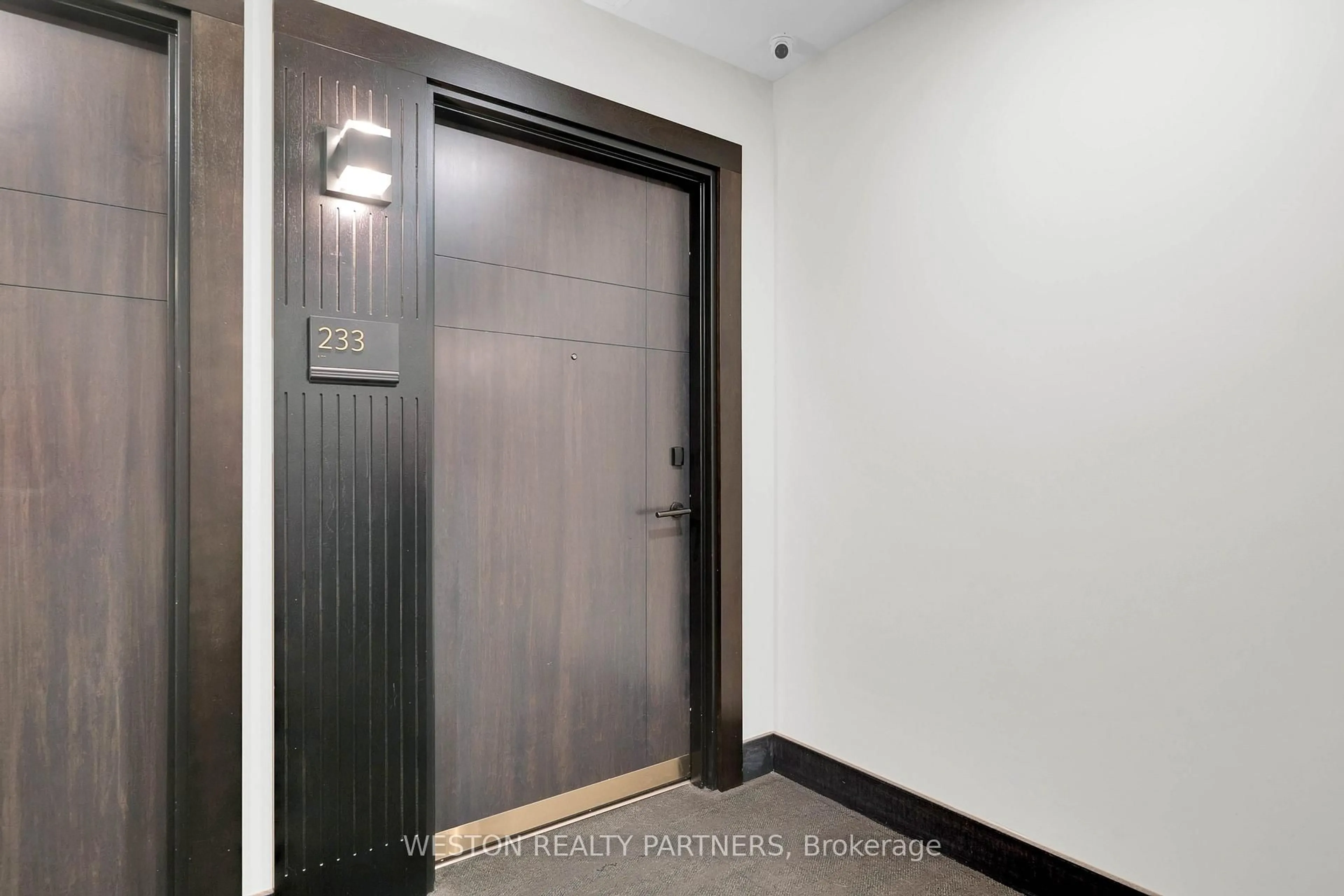 Indoor foyer for 145 Columbia St #233, Kitchener Ontario N2L 0K7