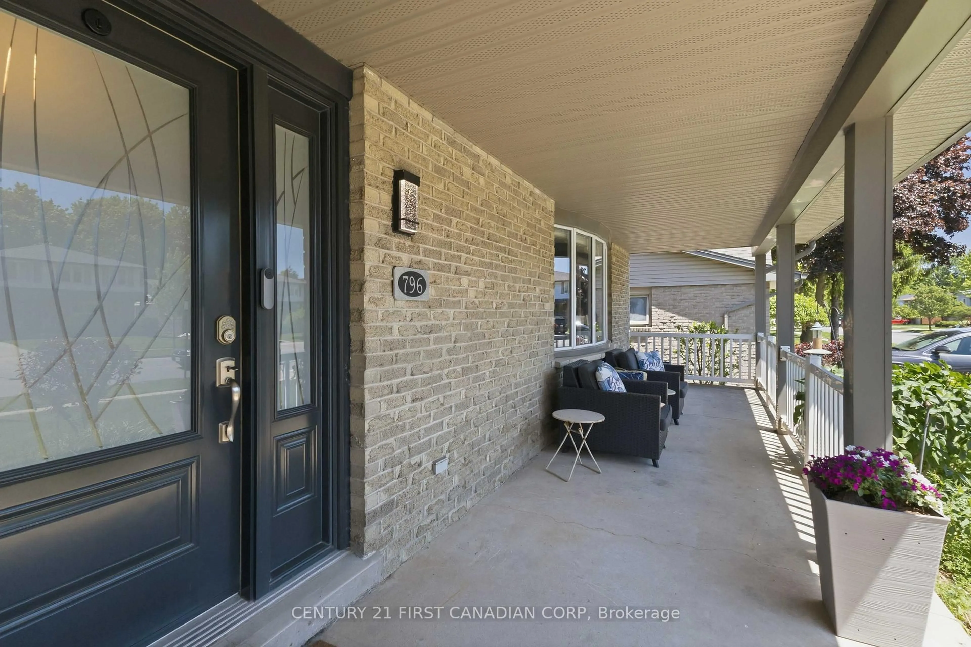 Patio, street for 796 Viscount Rd, London South Ontario N6J 4A2