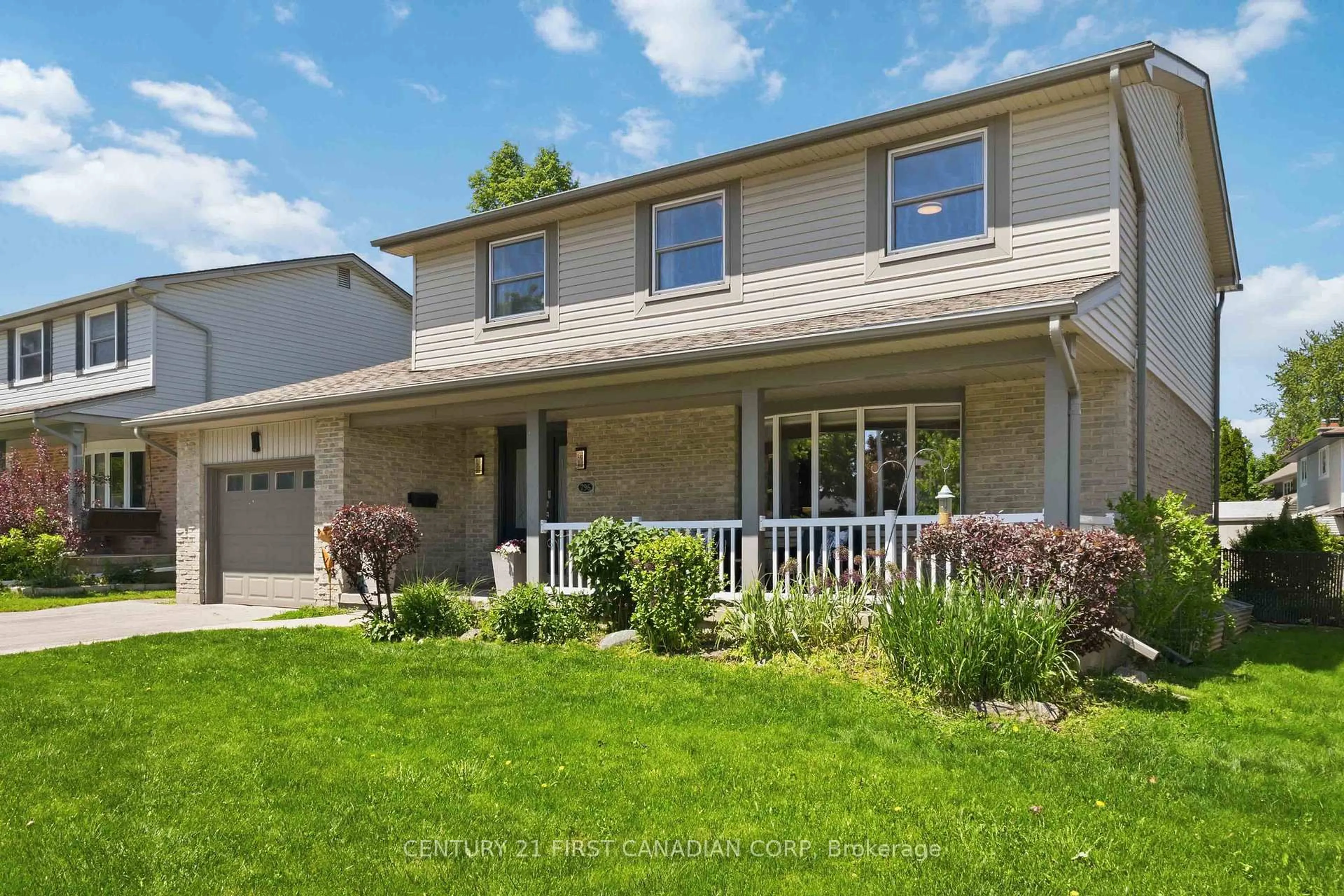Home with vinyl exterior material, street for 796 Viscount Rd, London South Ontario N6J 4A2