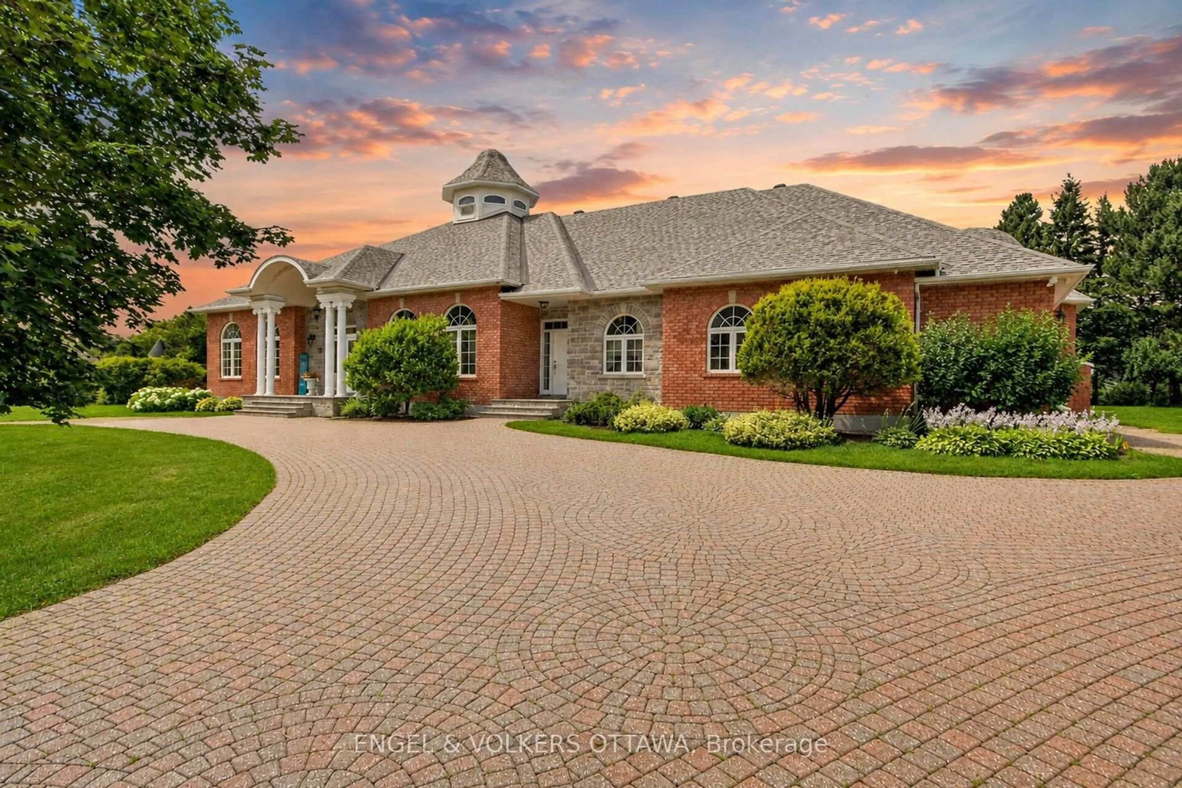 Home with brick exterior material, unknown for 36 Cedarhill Dr, Ottawa Ontario K2R 1C6