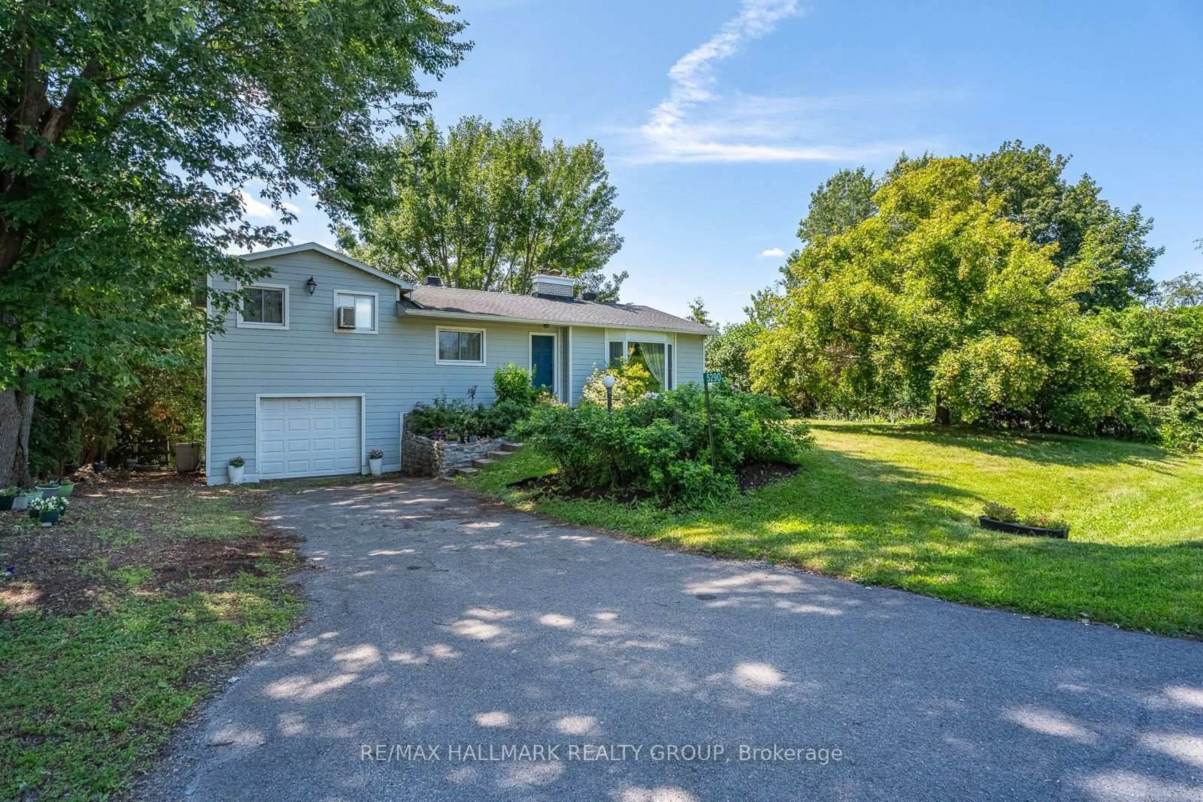 A pic from outside/outdoor area/front of a property/back of a property/a pic from drone, water/lake/river/ocean view for 5290 Driscoll Dr, Ottawa Ontario K4M 1E6
