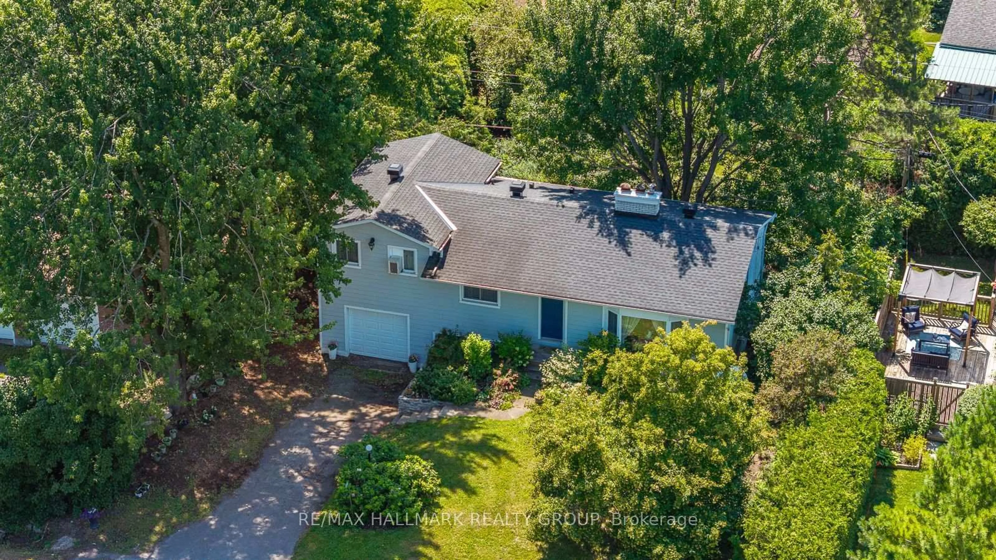 A pic from outside/outdoor area/front of a property/back of a property/a pic from drone, street for 5290 Driscoll Dr, Ottawa Ontario K4M 1E6