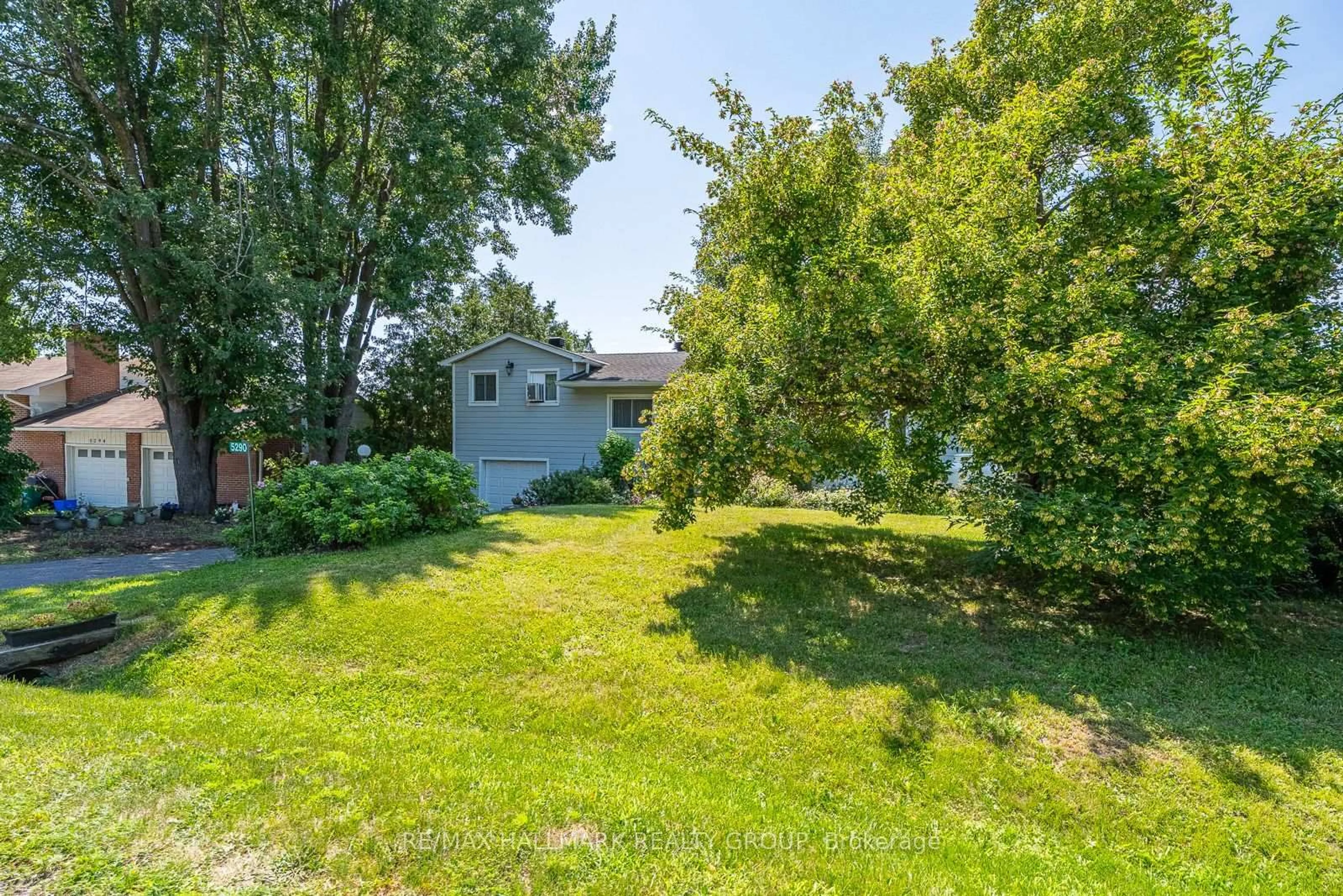 A pic from outside/outdoor area/front of a property/back of a property/a pic from drone, water/lake/river/ocean view for 5290 Driscoll Dr, Ottawa Ontario K4M 1E6