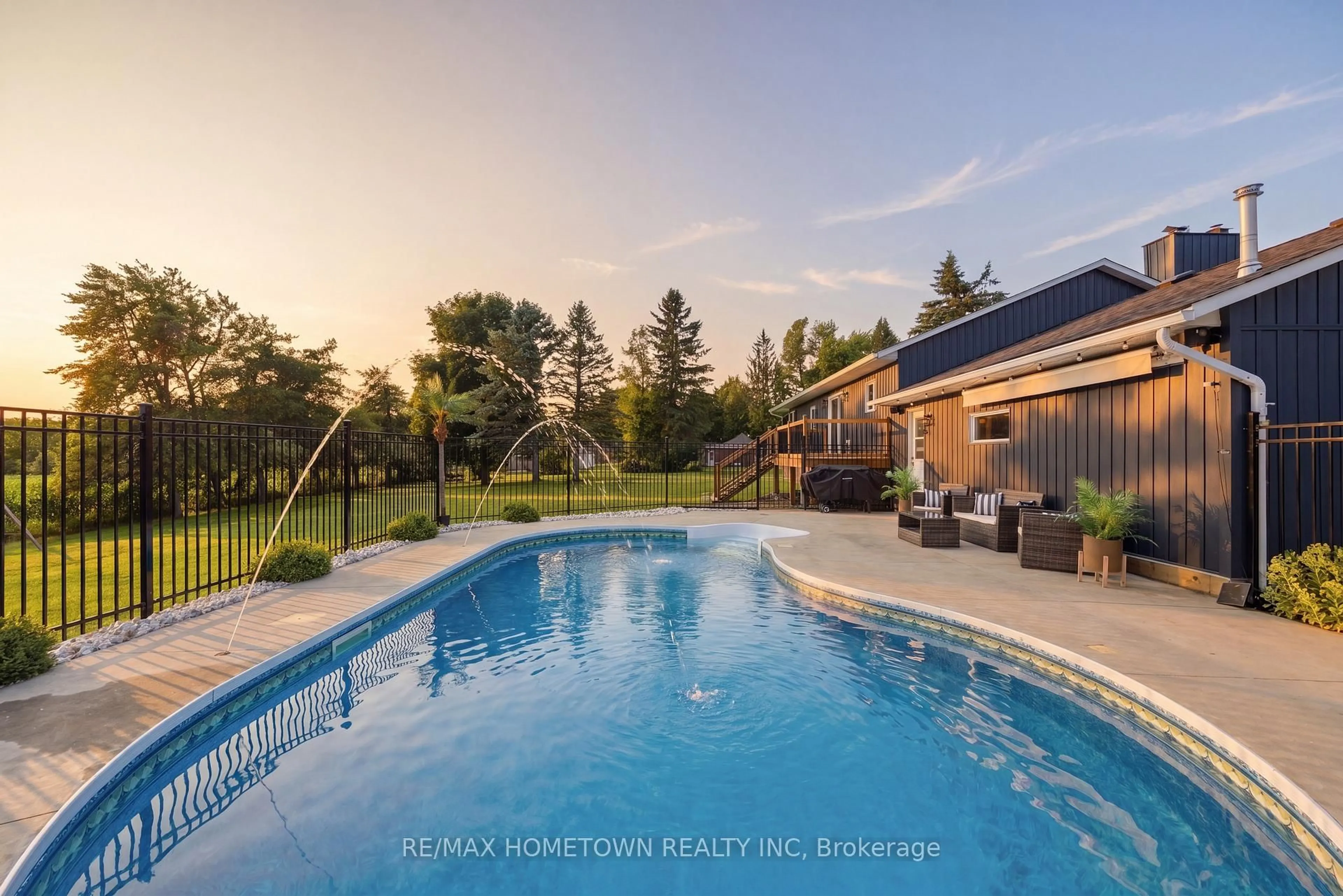 Pool for 1585 County Road 2 Rd, Front of Yonge Ontario K0E 1R0
