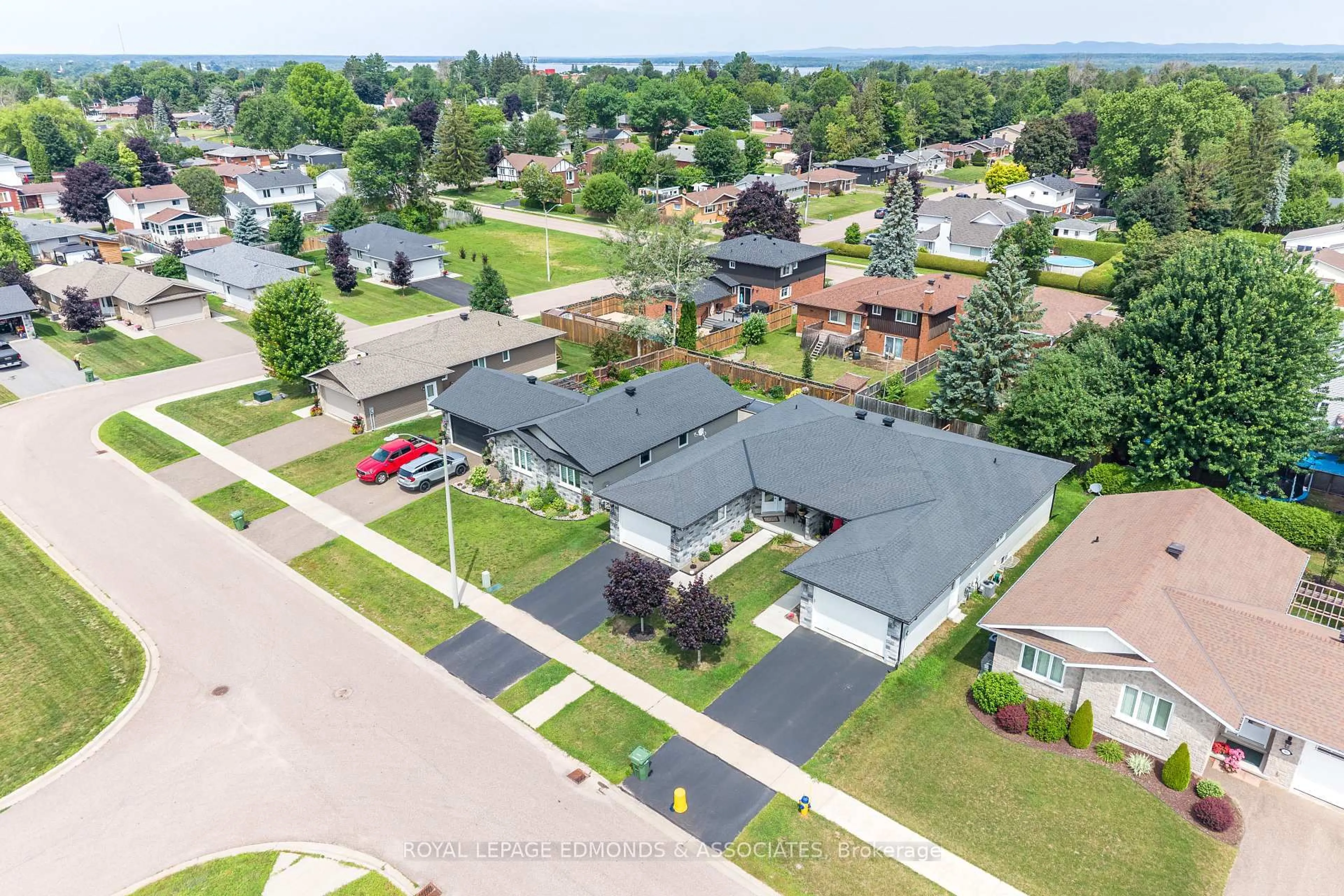 A pic from outside/outdoor area/front of a property/back of a property/a pic from drone, street for 375 Patricia Ave, Pembroke Ontario K8A 0E6