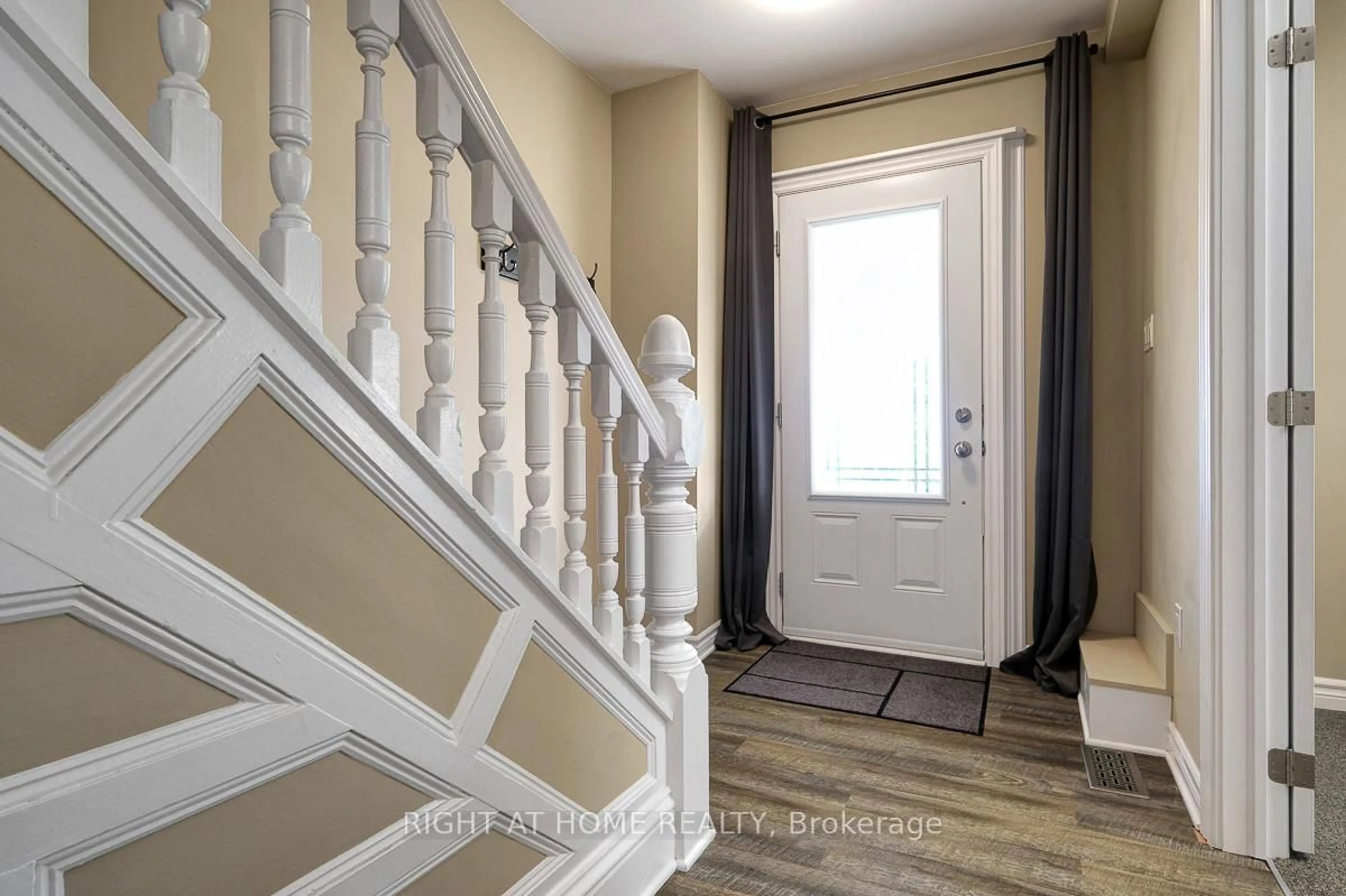 Indoor entryway for 3698 Carp Rd, Carp Ontario K0A 1L0