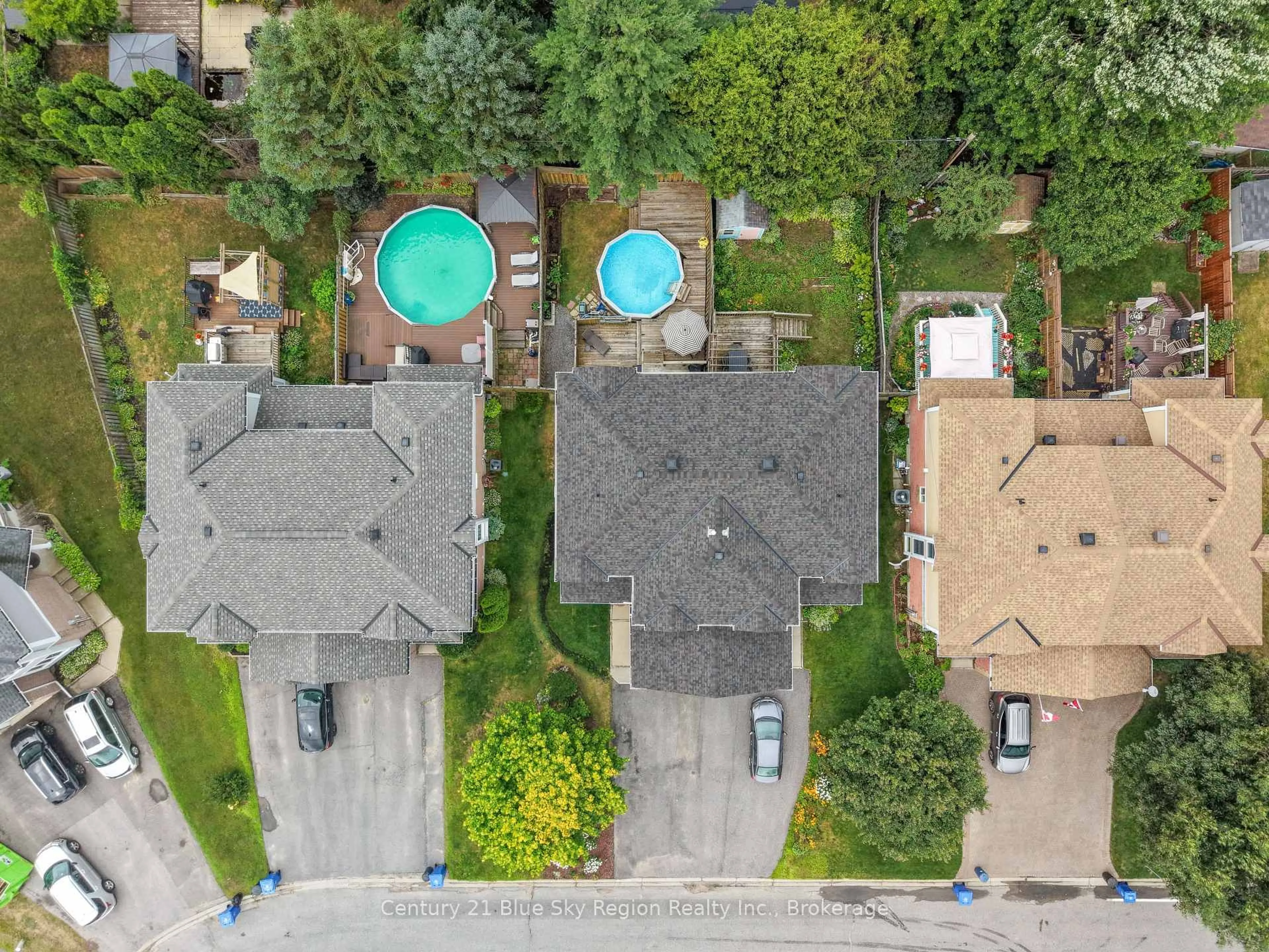 A pic from outside/outdoor area/front of a property/back of a property/a pic from drone, street for 661 Tackaberry Dr, North Bay Ontario P1B 8R1
