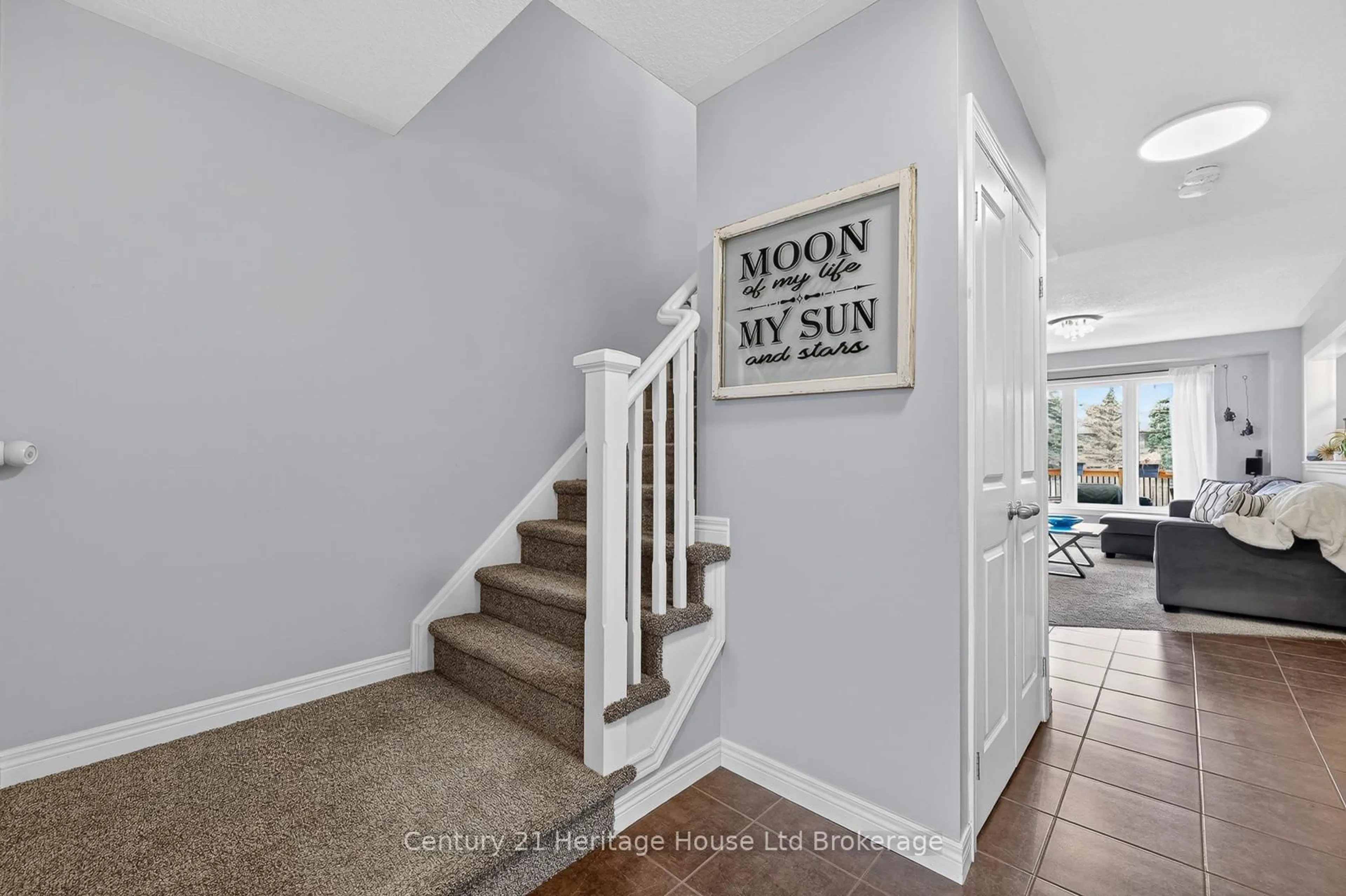 Indoor entryway for 1180 CAEN Ave, Woodstock Ontario N4T 0G3