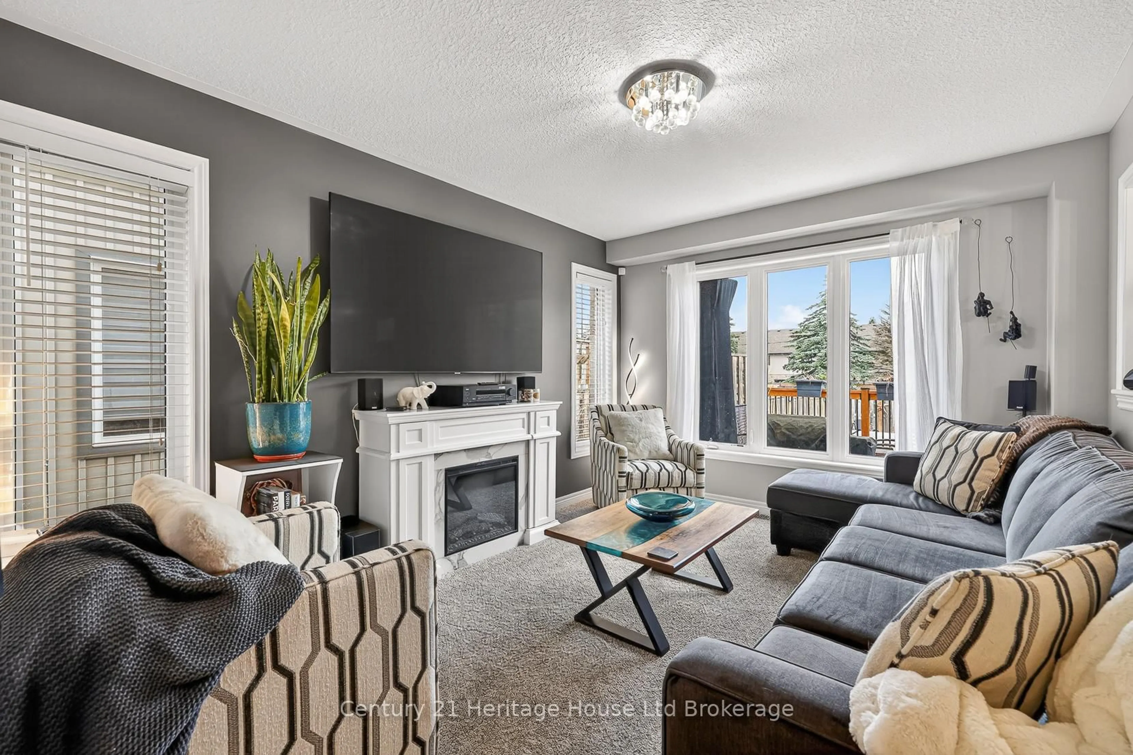 Living room with furniture, unknown for 1180 CAEN Ave, Woodstock Ontario N4T 0G3