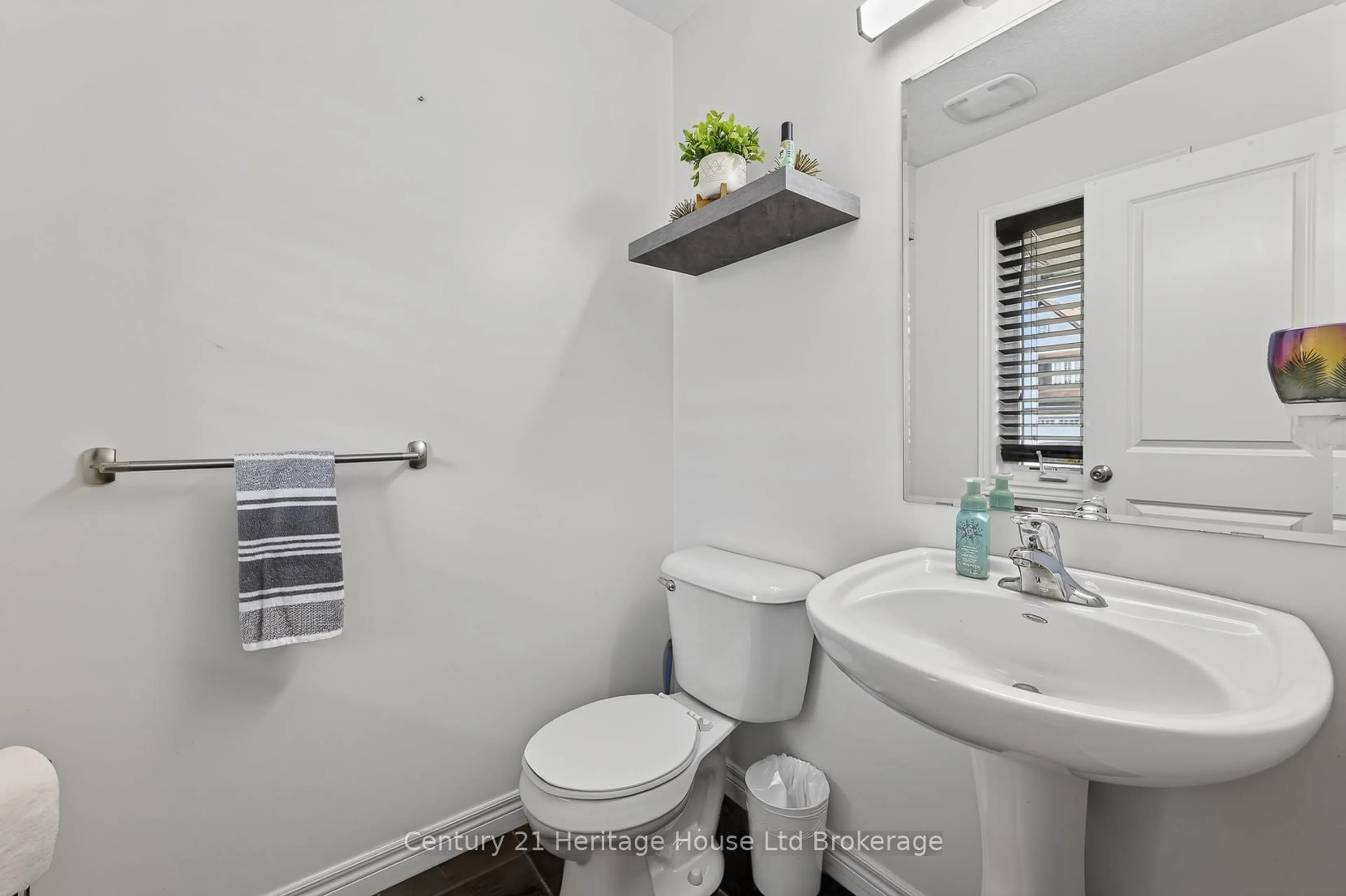 Standard bathroom, ceramic/tile floor for 1180 CAEN Ave, Woodstock Ontario N4T 0G3