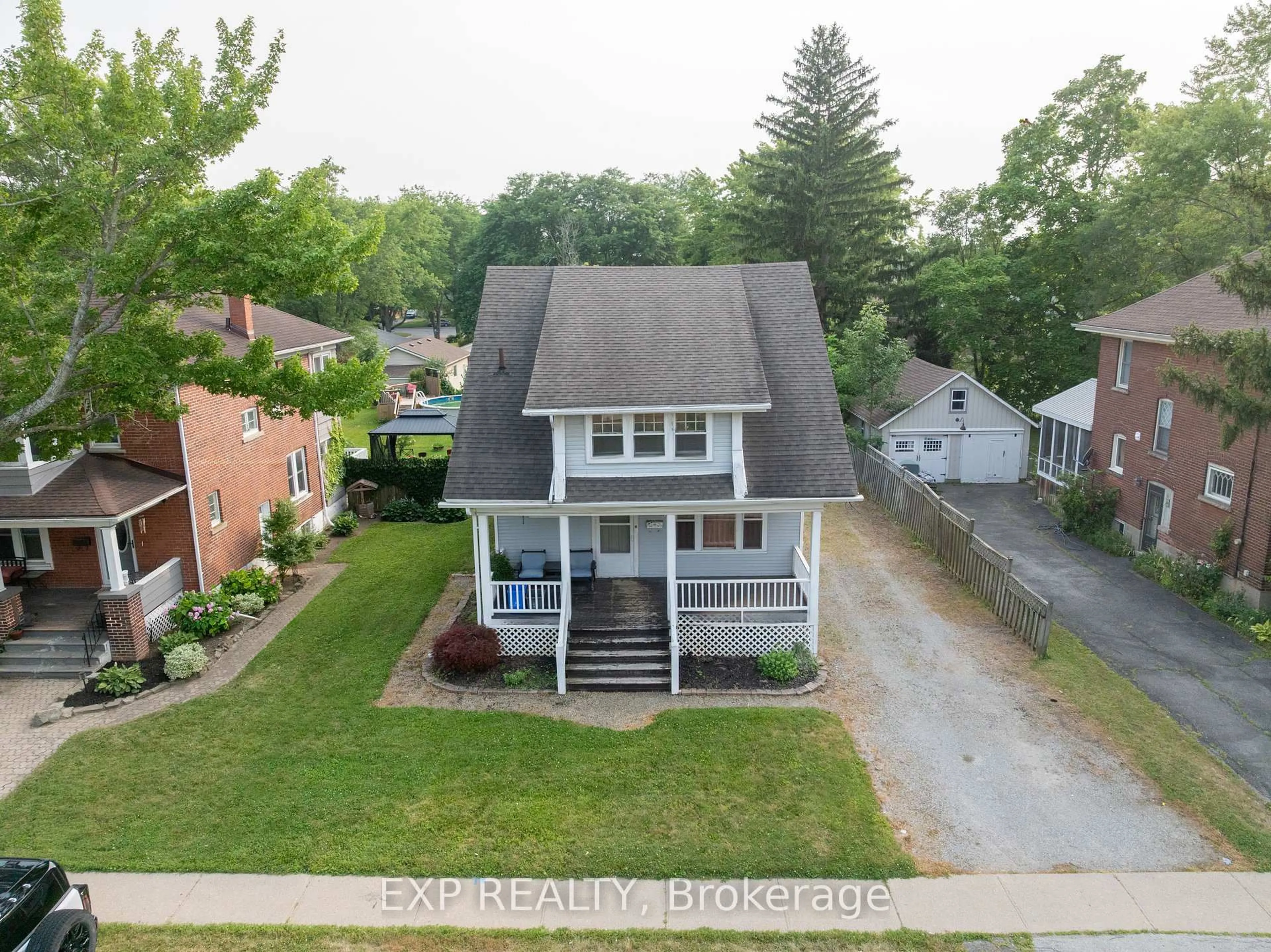 A pic from outside/outdoor area/front of a property/back of a property/a pic from drone, street for 8289 Willoughby Dr, Niagara Falls Ontario L2G 6X4