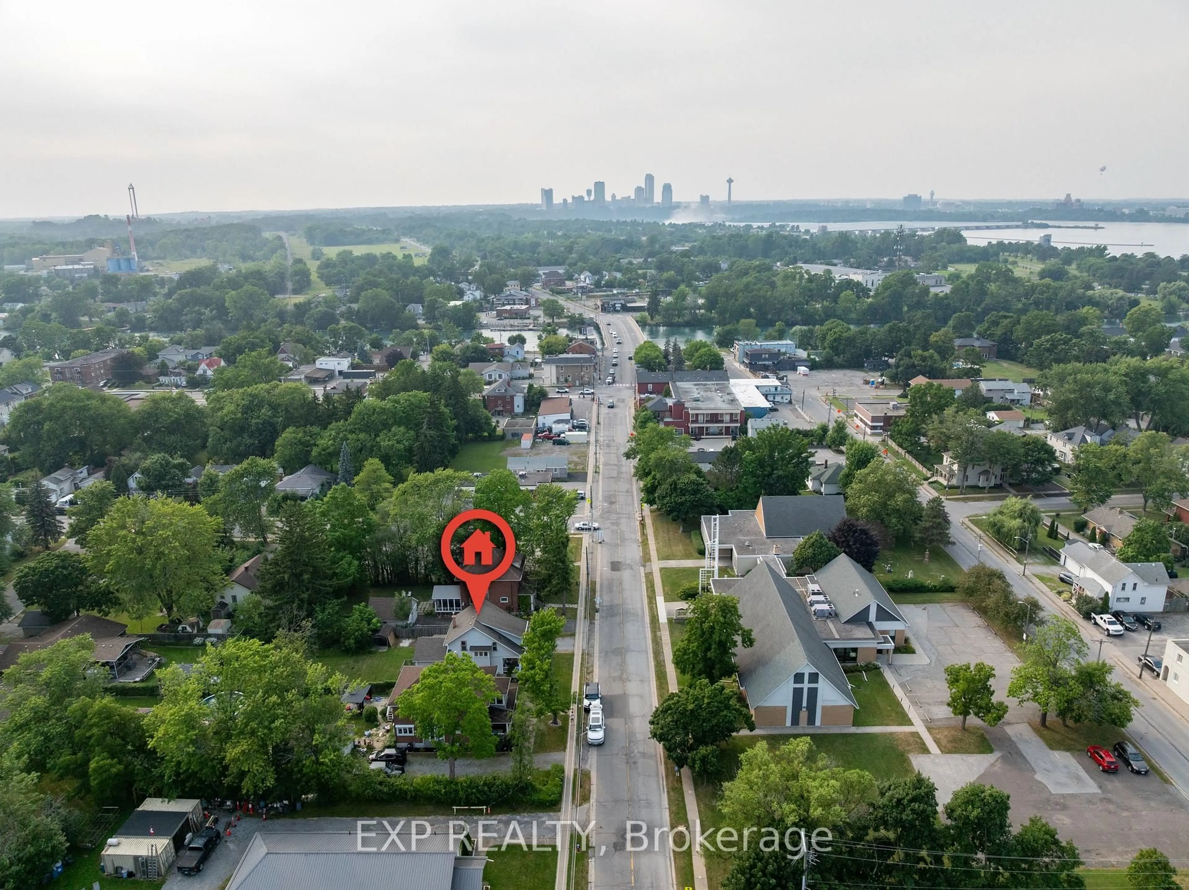 A pic from outside/outdoor area/front of a property/back of a property/a pic from drone, city buildings view from balcony for 8289 Willoughby Dr, Niagara Falls Ontario L2G 6X4