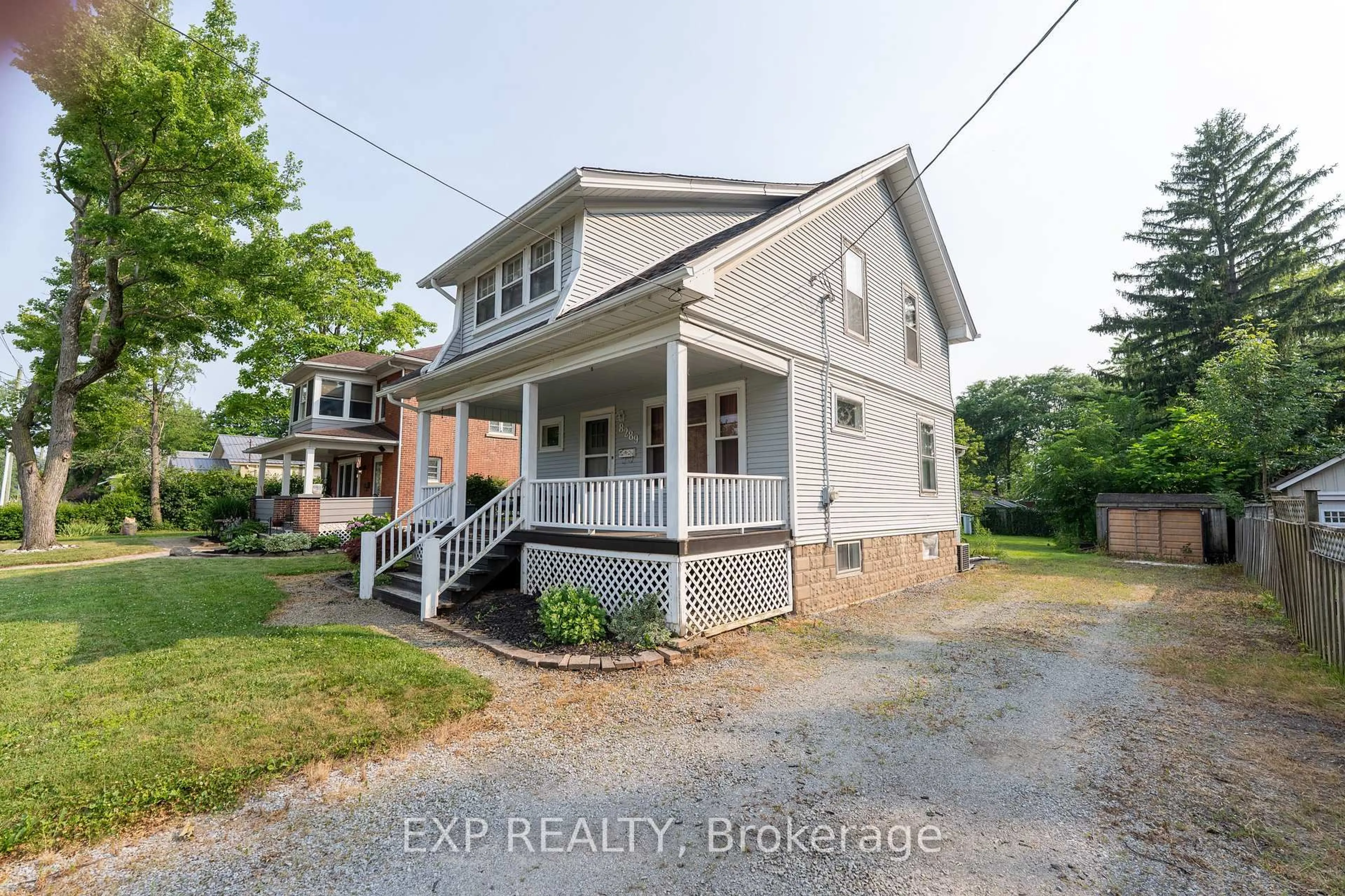 A pic from outside/outdoor area/front of a property/back of a property/a pic from drone, building for 8289 Willoughby Dr, Niagara Falls Ontario L2G 6X4