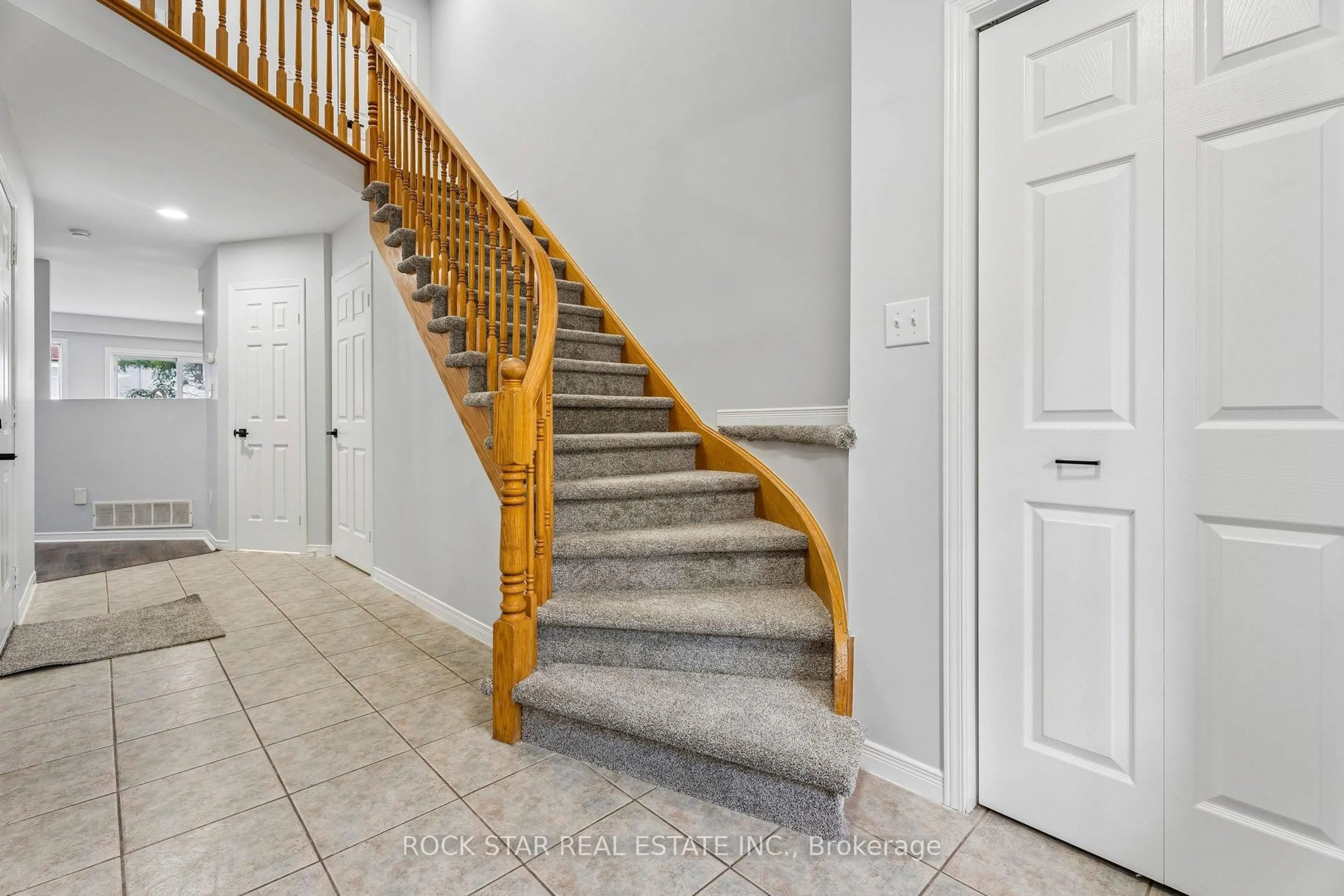 Stairs for 1860 Upper Gage Ave #3, Hamilton Ontario L8W 3Y6