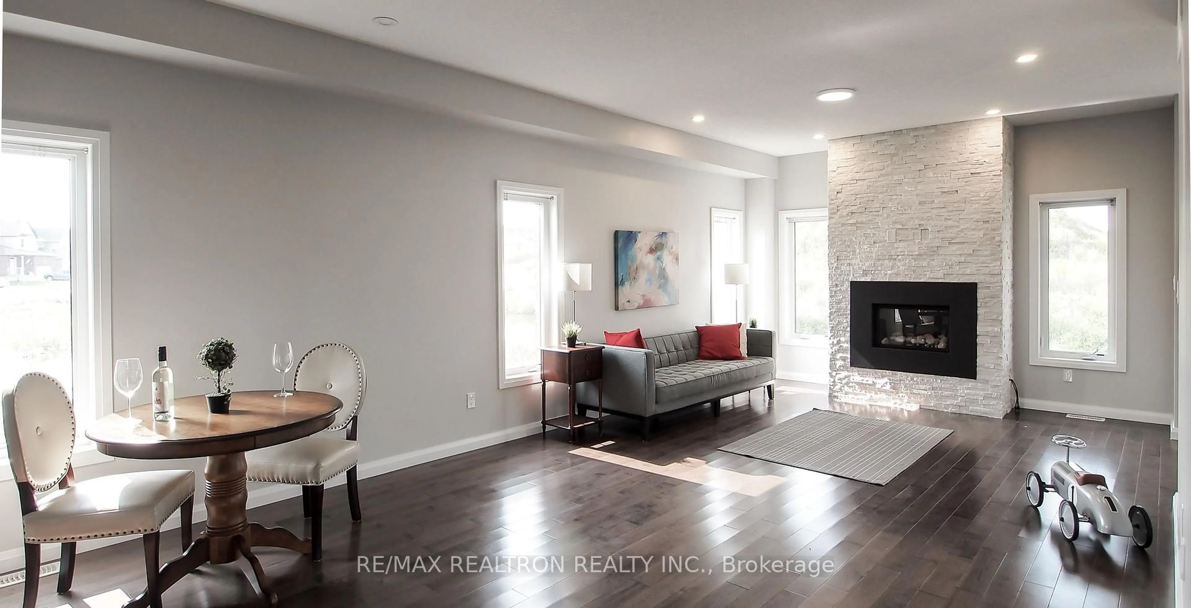 Living room with furniture, unknown for 537 Sundew Dr, Waterloo Ontario N2V 0B8