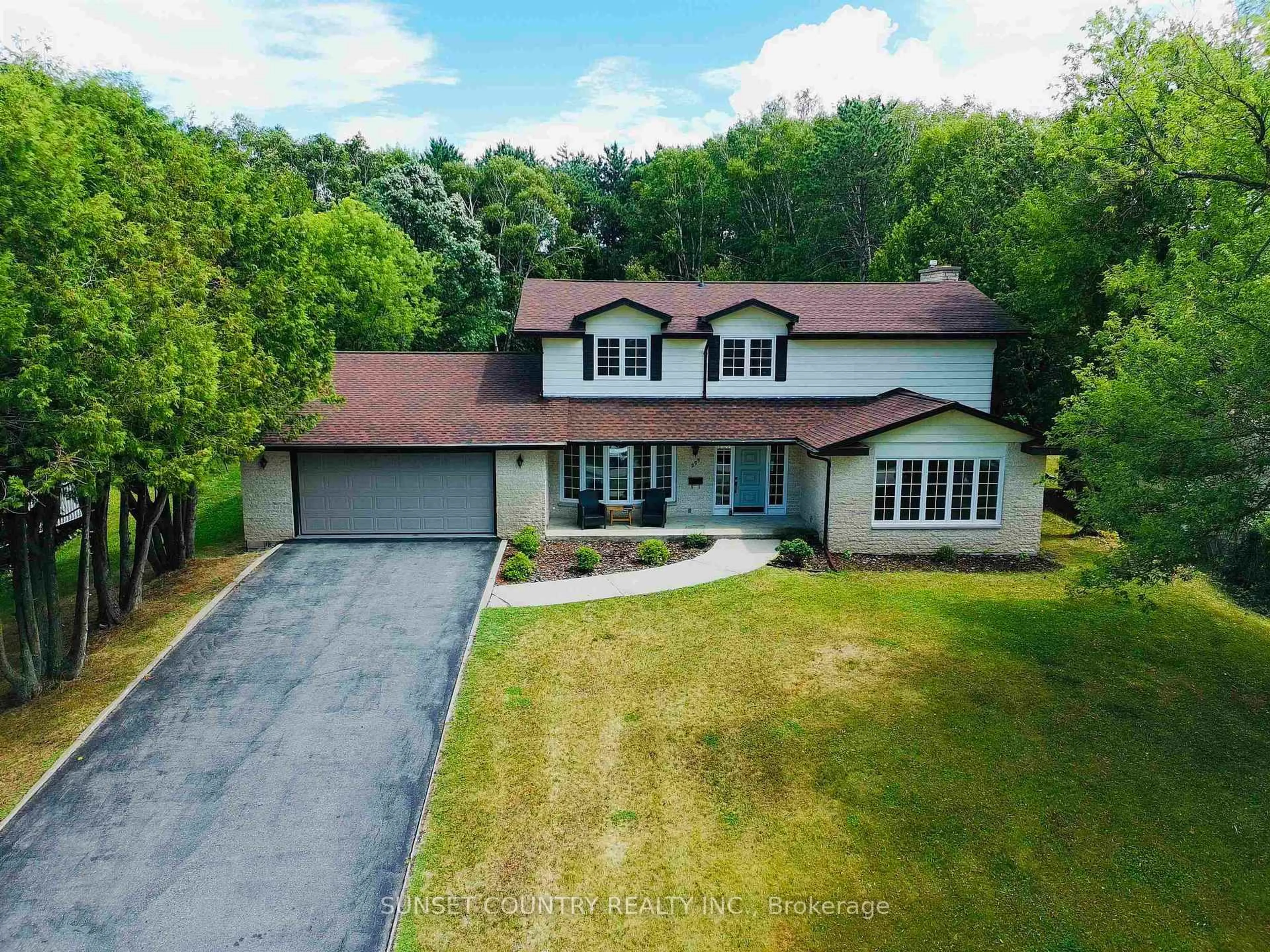 A pic from outside/outdoor area/front of a property/back of a property/a pic from drone, street for 253 Riverview Dr, Dryden Ontario P8N 1W7