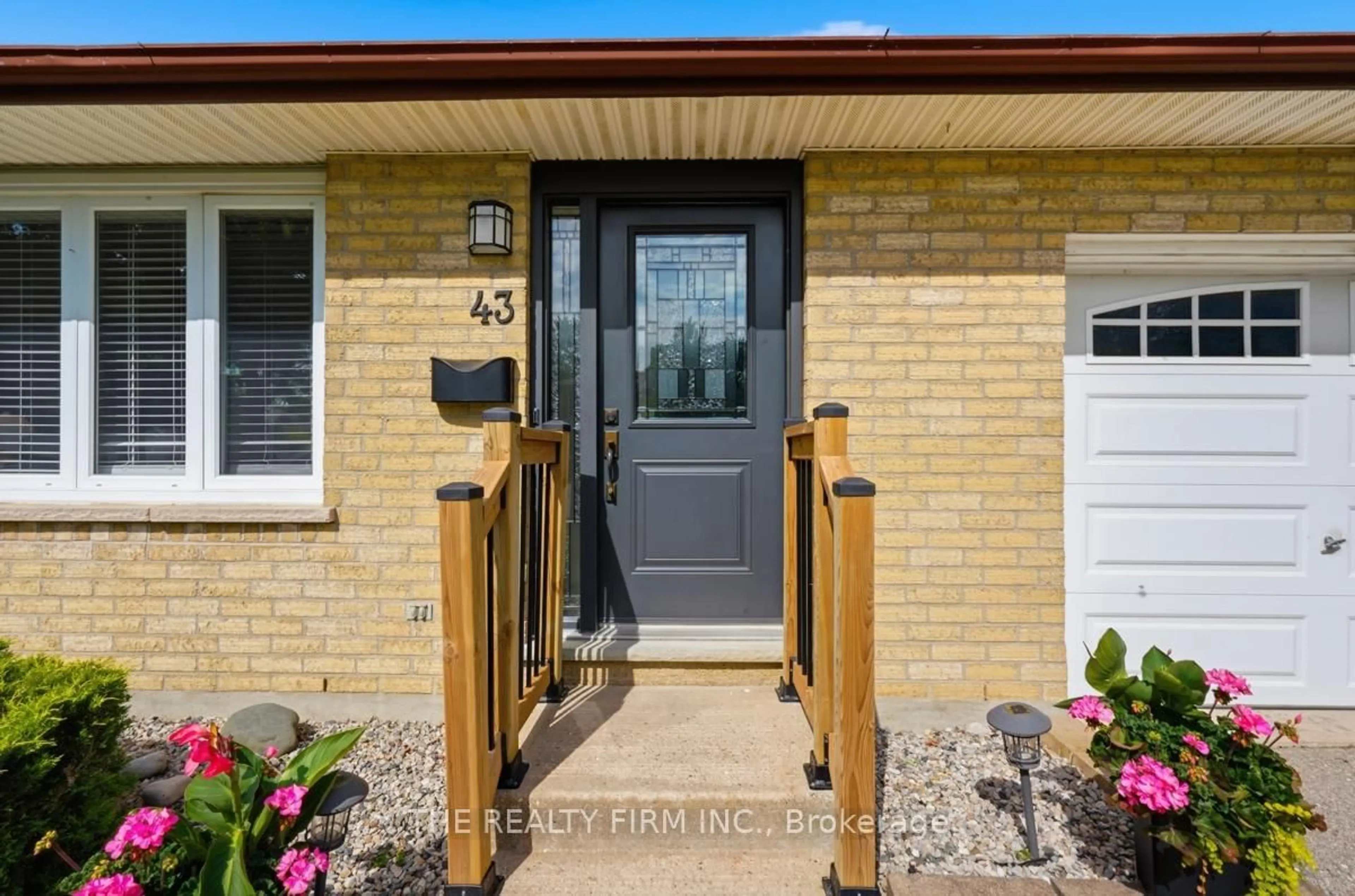 Indoor entryway for 43 Clara Cres, London South Ontario N6E 3G3