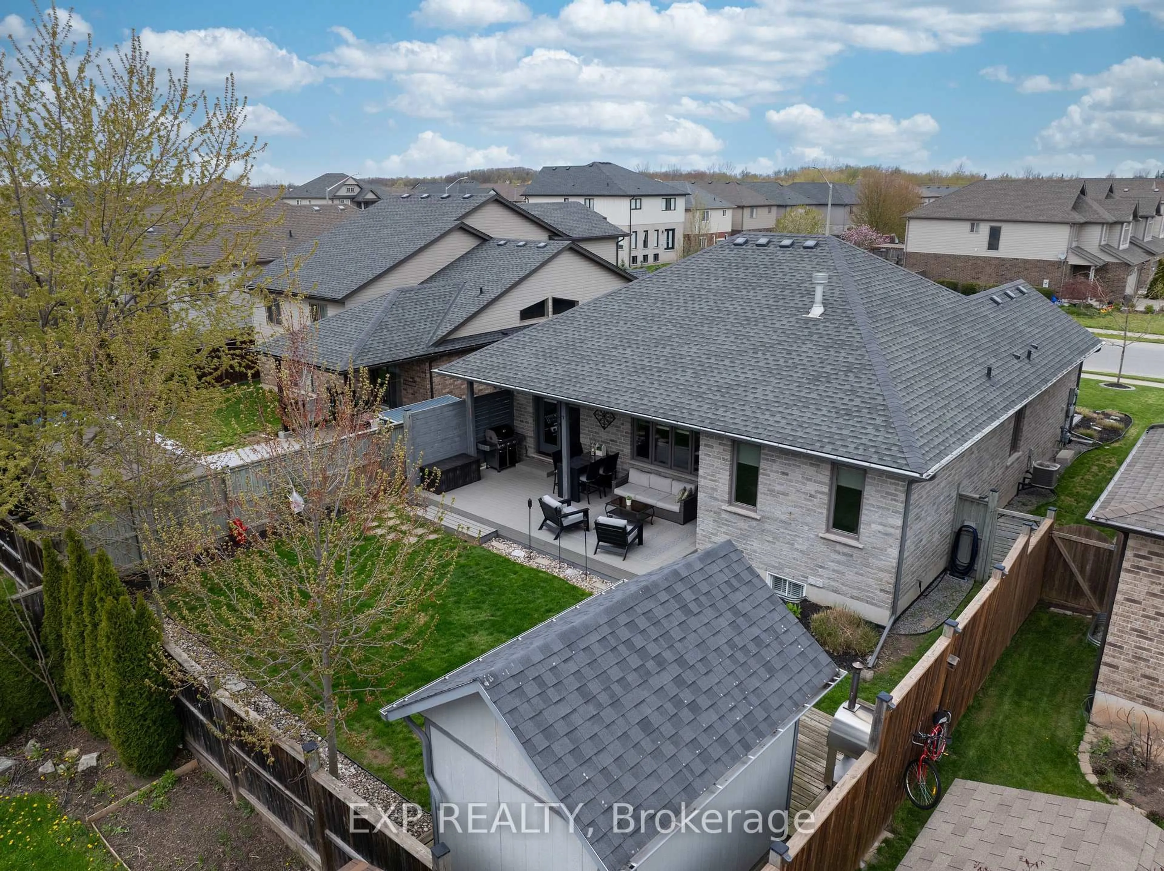 A pic from outside/outdoor area/front of a property/back of a property/a pic from drone, mountain view for 8736 Angie Dr, Niagara Falls Ontario L2H 0H9