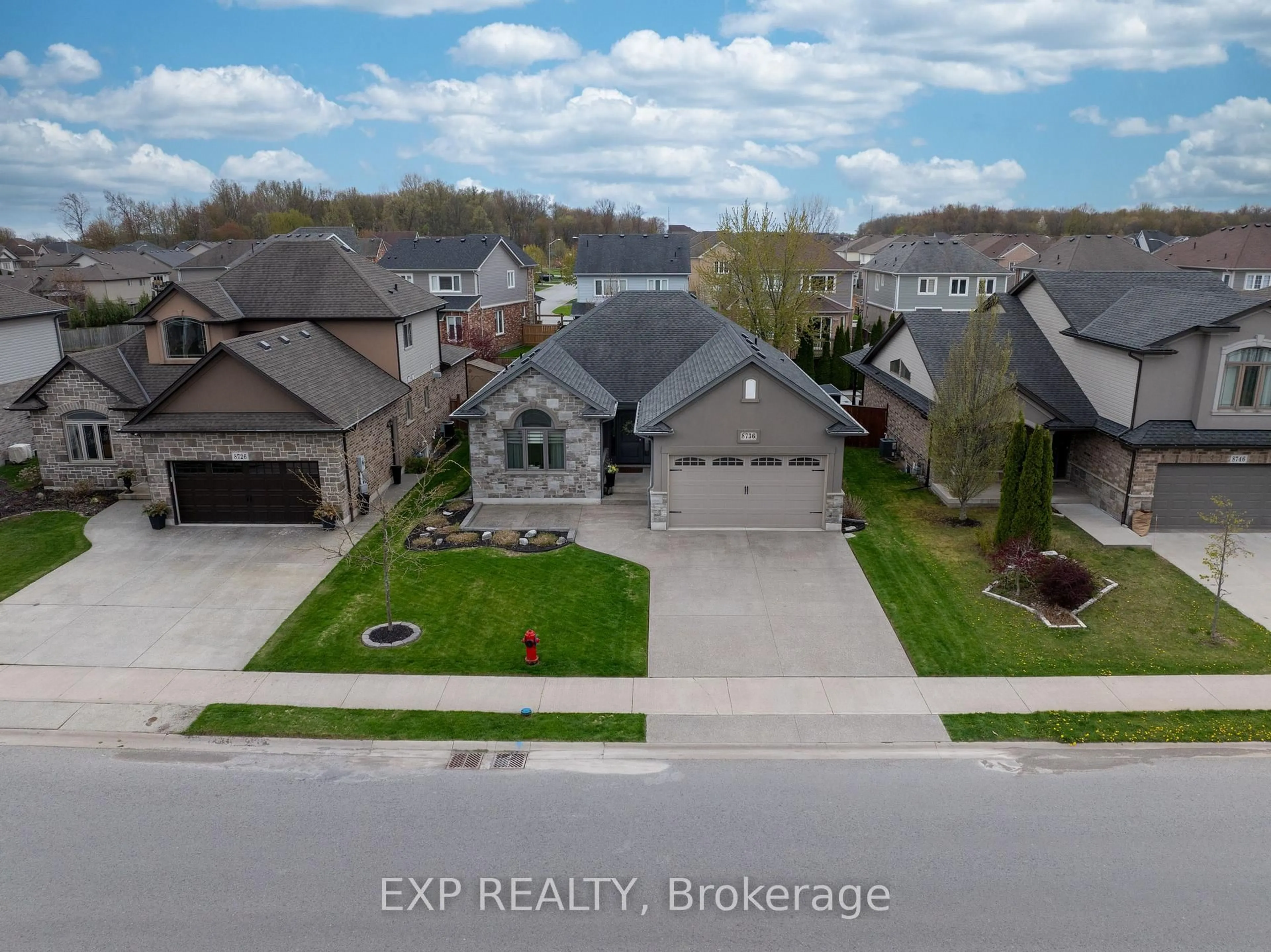 A pic from outside/outdoor area/front of a property/back of a property/a pic from drone, street for 8736 Angie Dr, Niagara Falls Ontario L2H 0H9