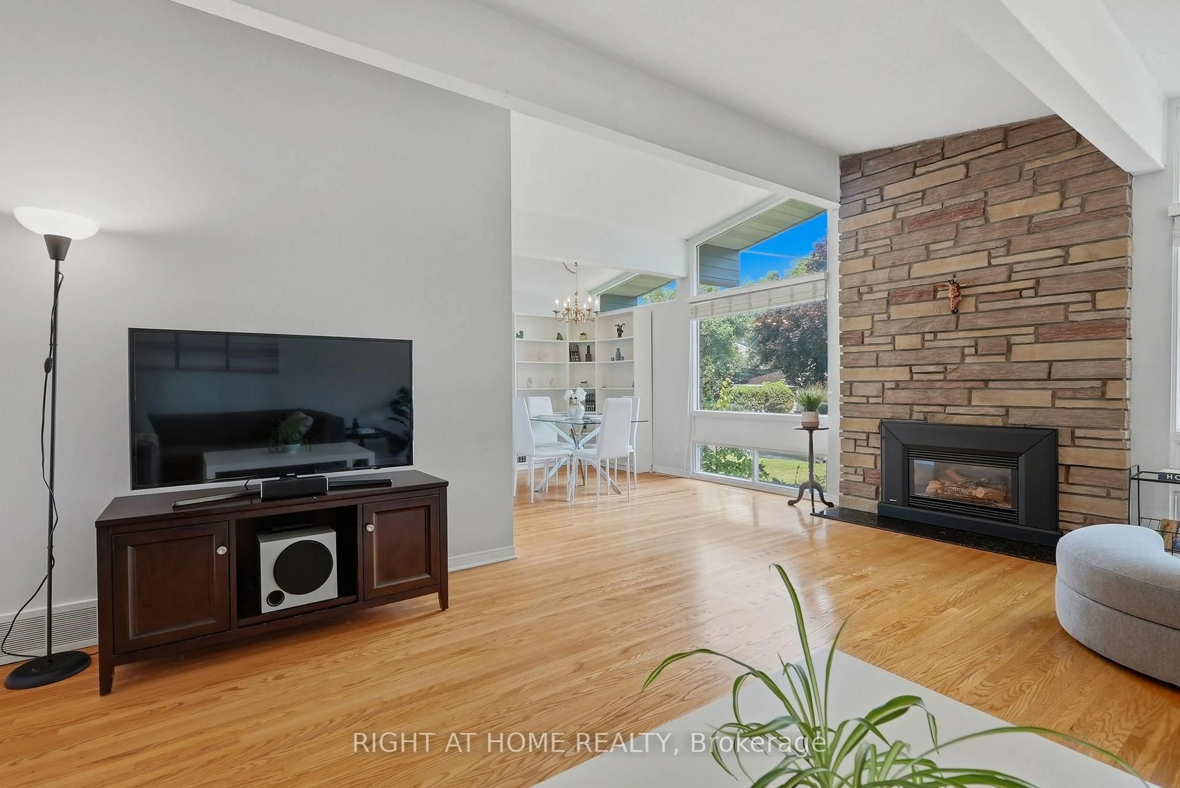 Unknown for 1272 Collins Ave, Ottawa Ontario K1V 6C8