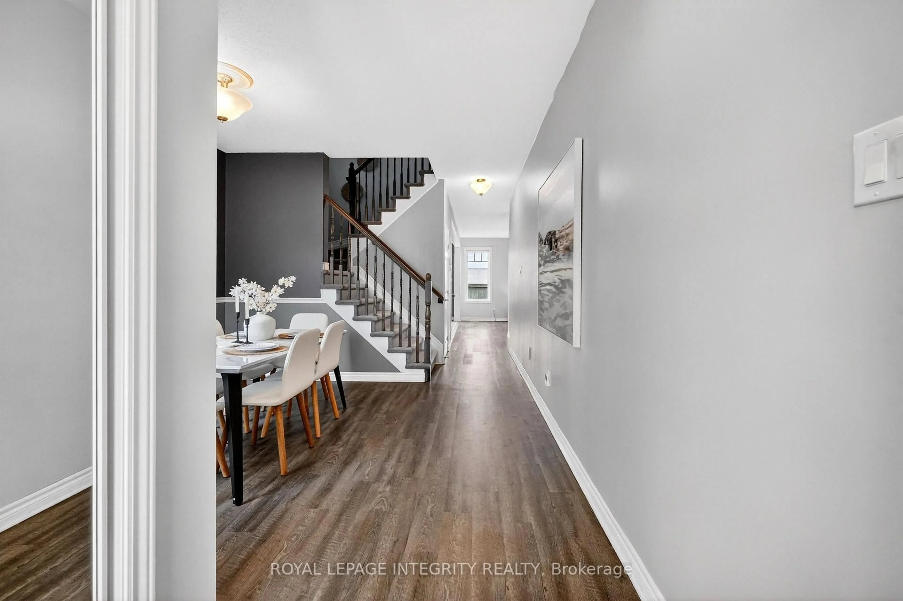 Indoor entryway for 351 Gallantry Way, Ottawa Ontario K2S 0R1