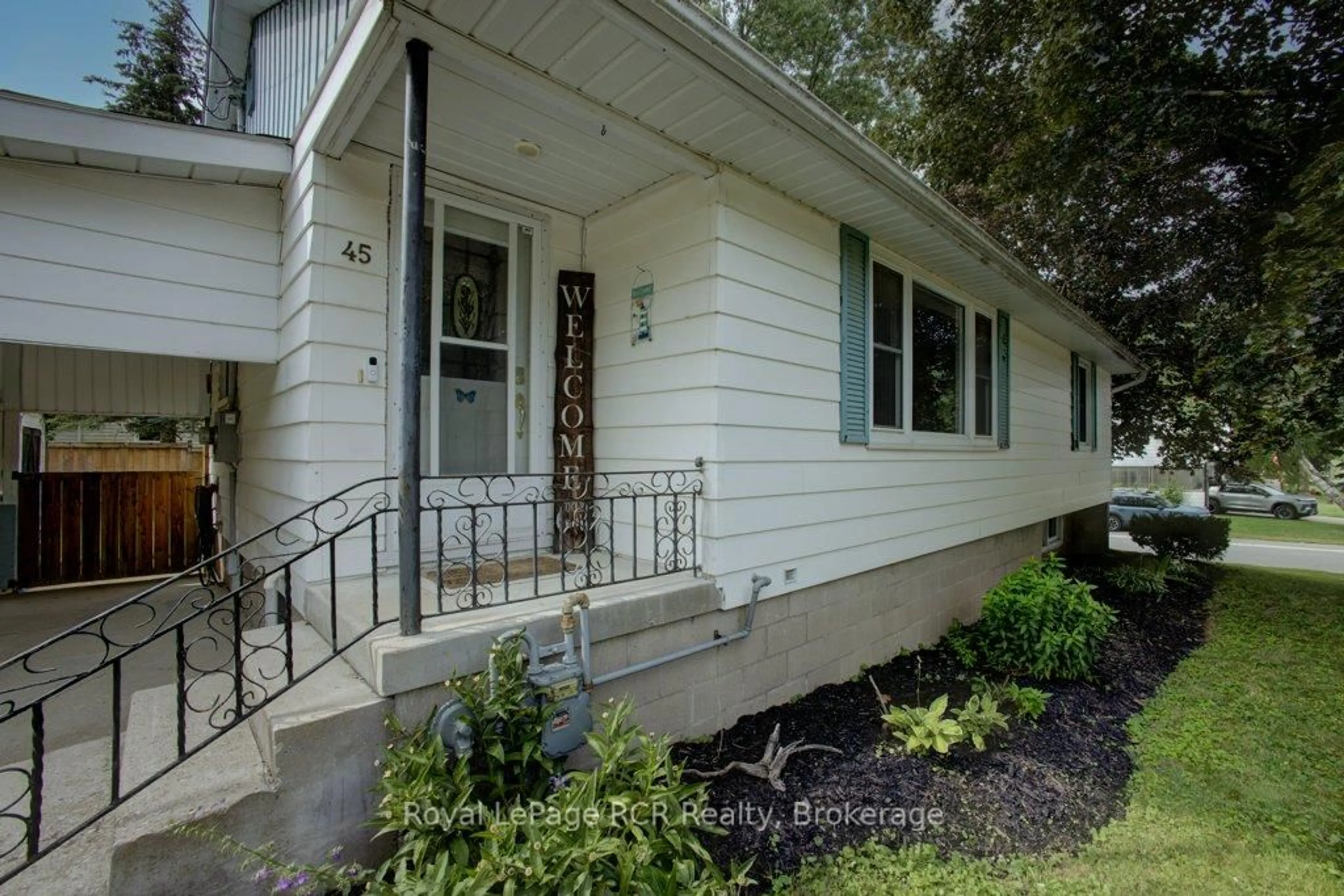 Home with vinyl exterior material, street for 45 William St, Minto Ontario N0G 1Z0