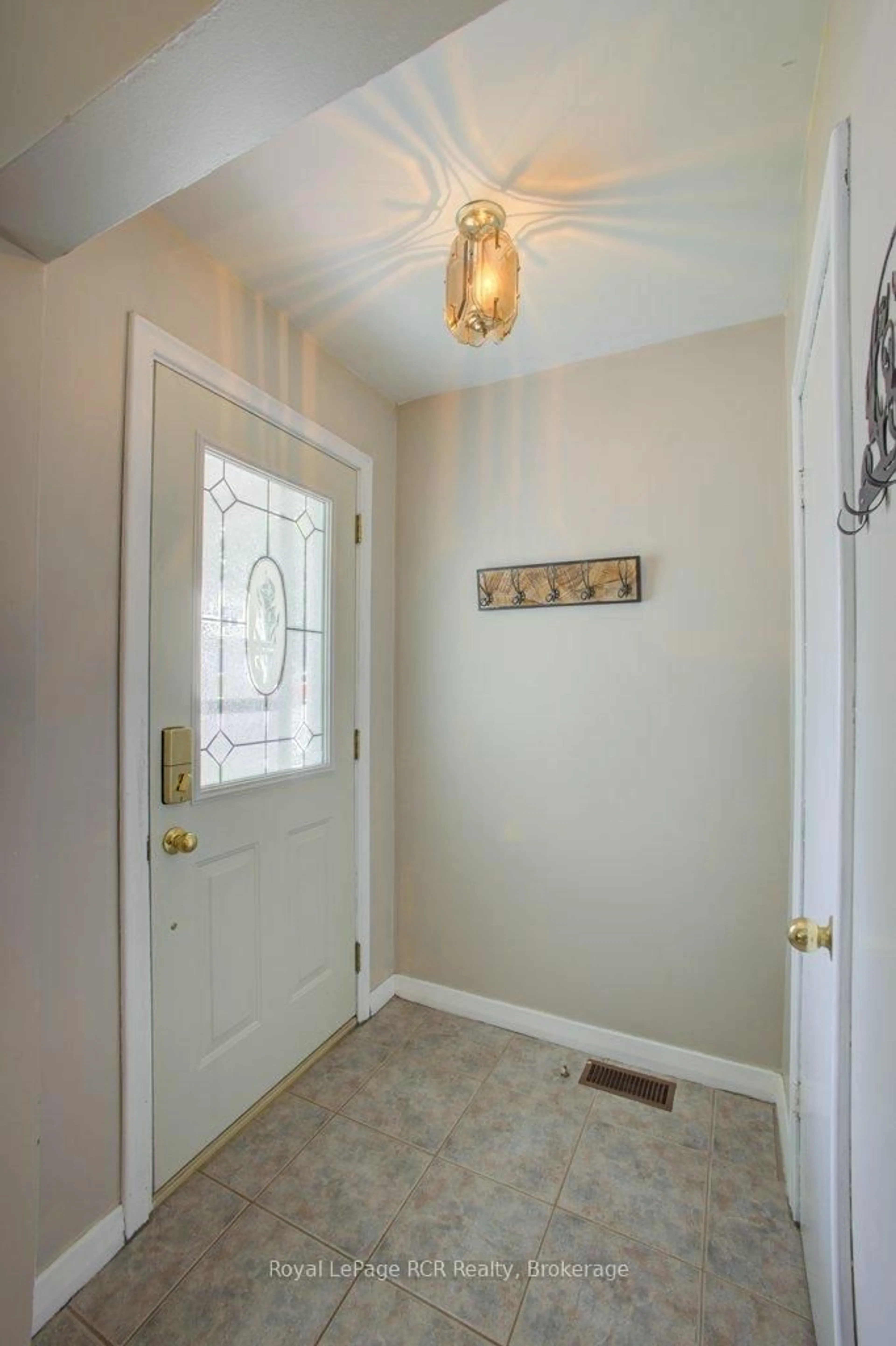Indoor entryway for 45 William St, Minto Ontario N0G 1Z0