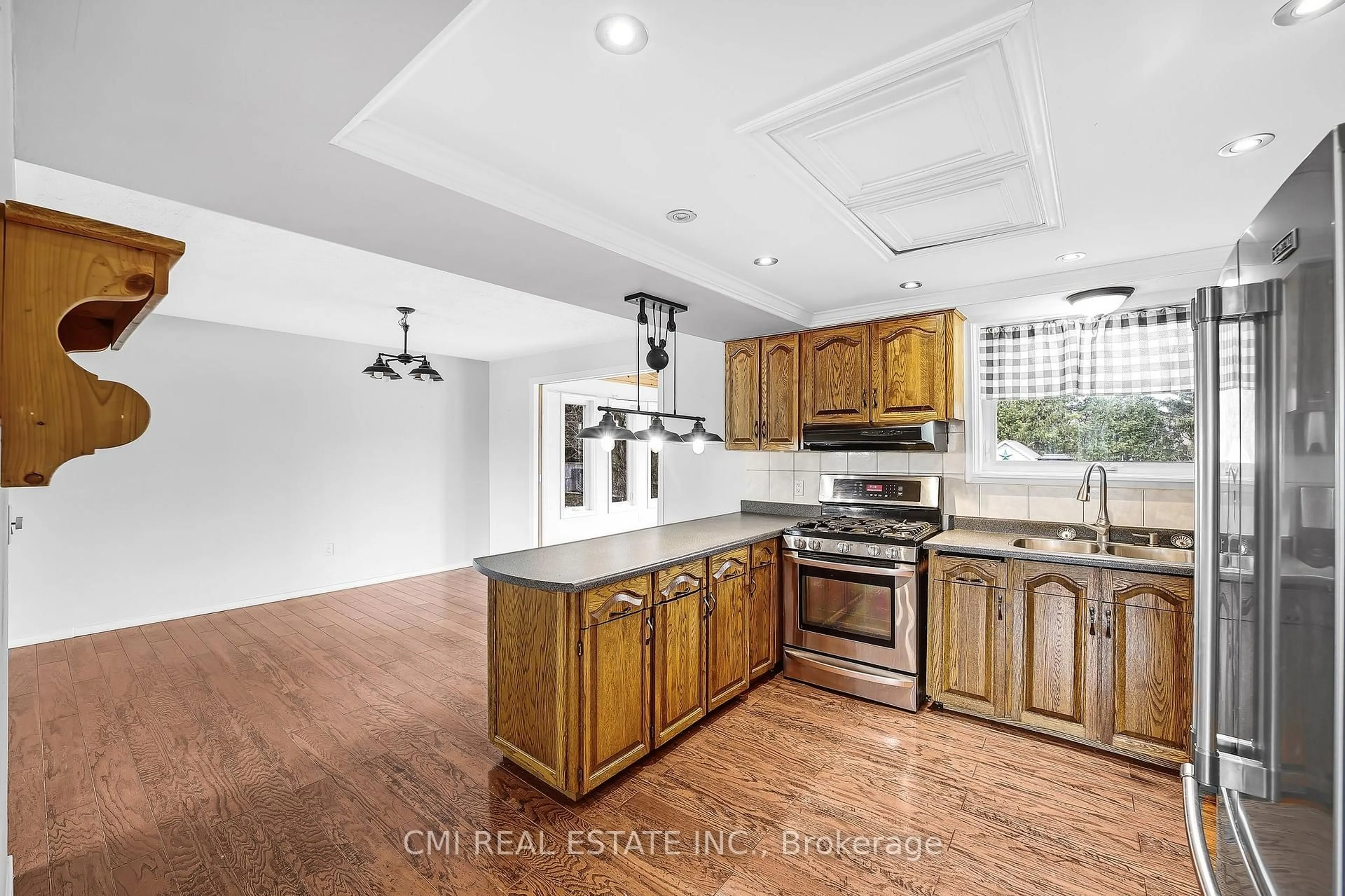 Open concept kitchen, ceramic/tile floor for 96 Elgin St, Kawartha Lakes Ontario K9V 3W7