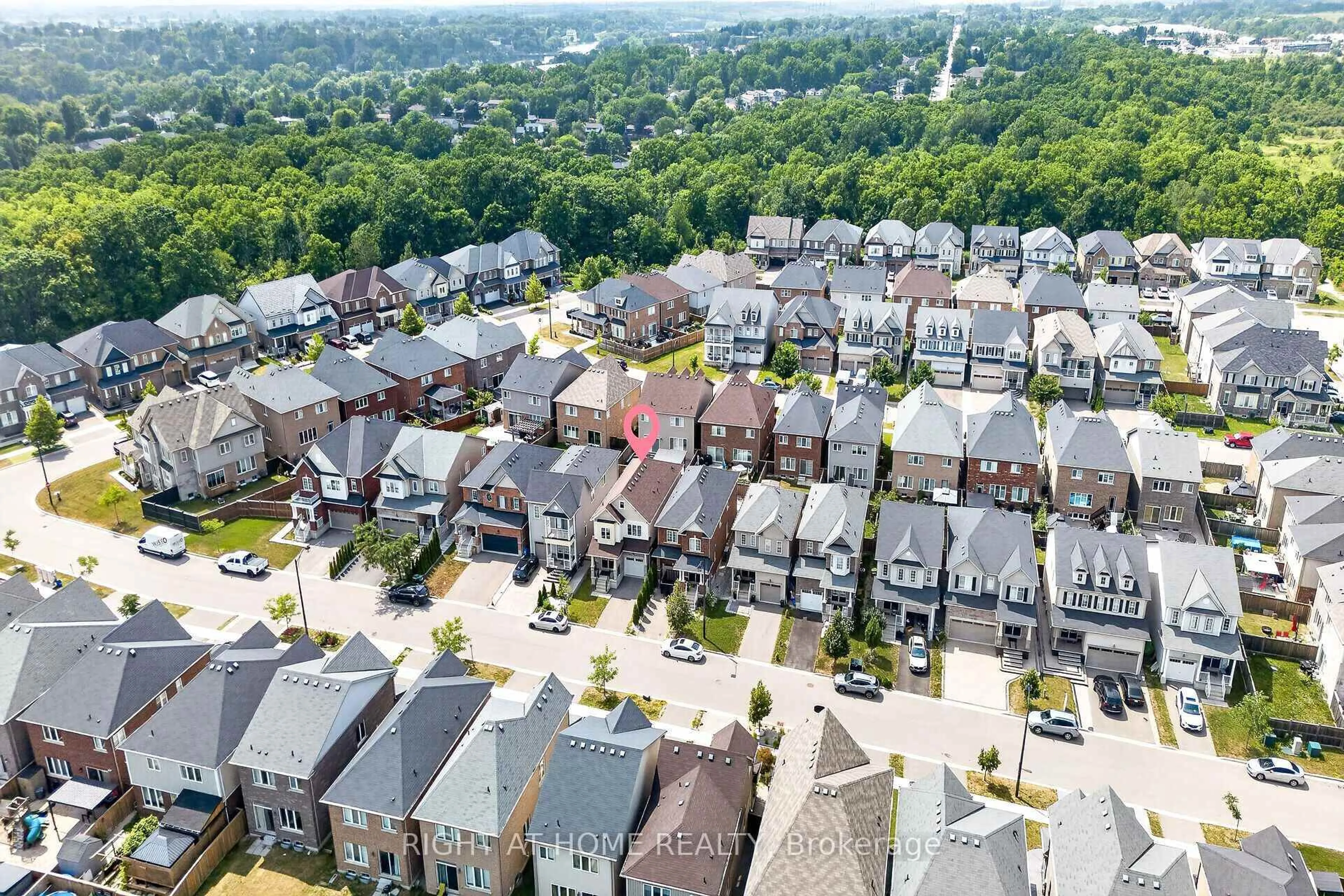 A pic from outside/outdoor area/front of a property/back of a property/a pic from drone, street for 31 McCargow Dr, Haldimand Ontario N3W 0C3