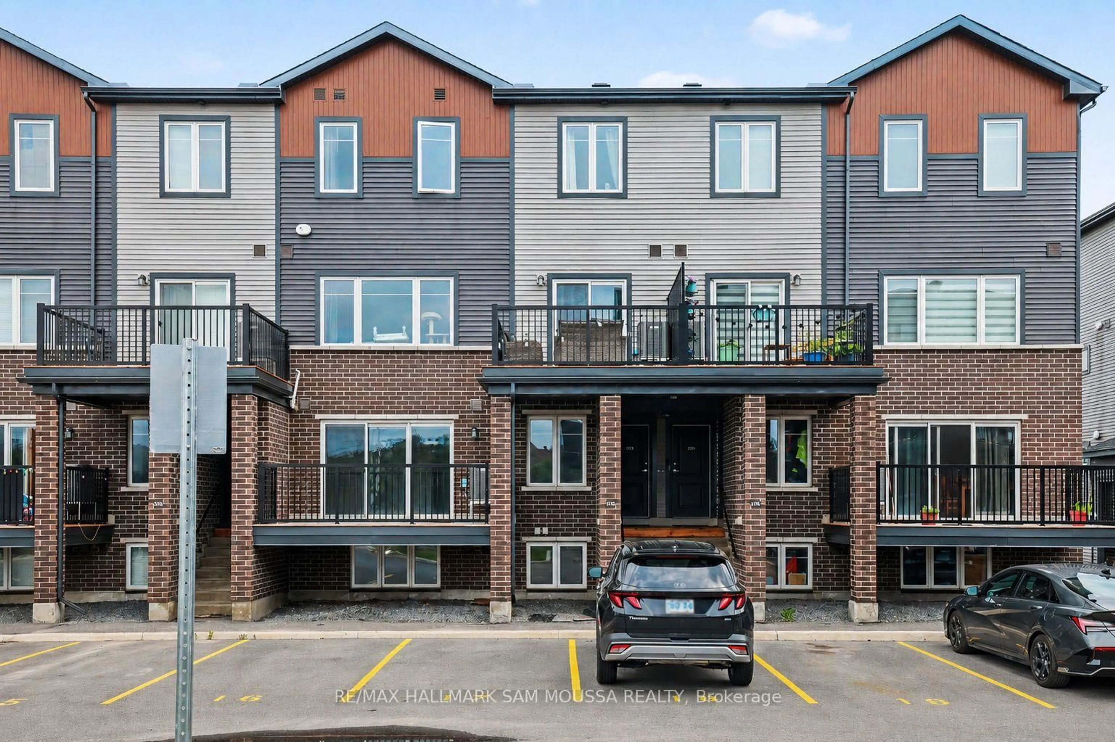 Unknown for 215 Eldorado Private #A, Ottawa Ontario K2K 0N9