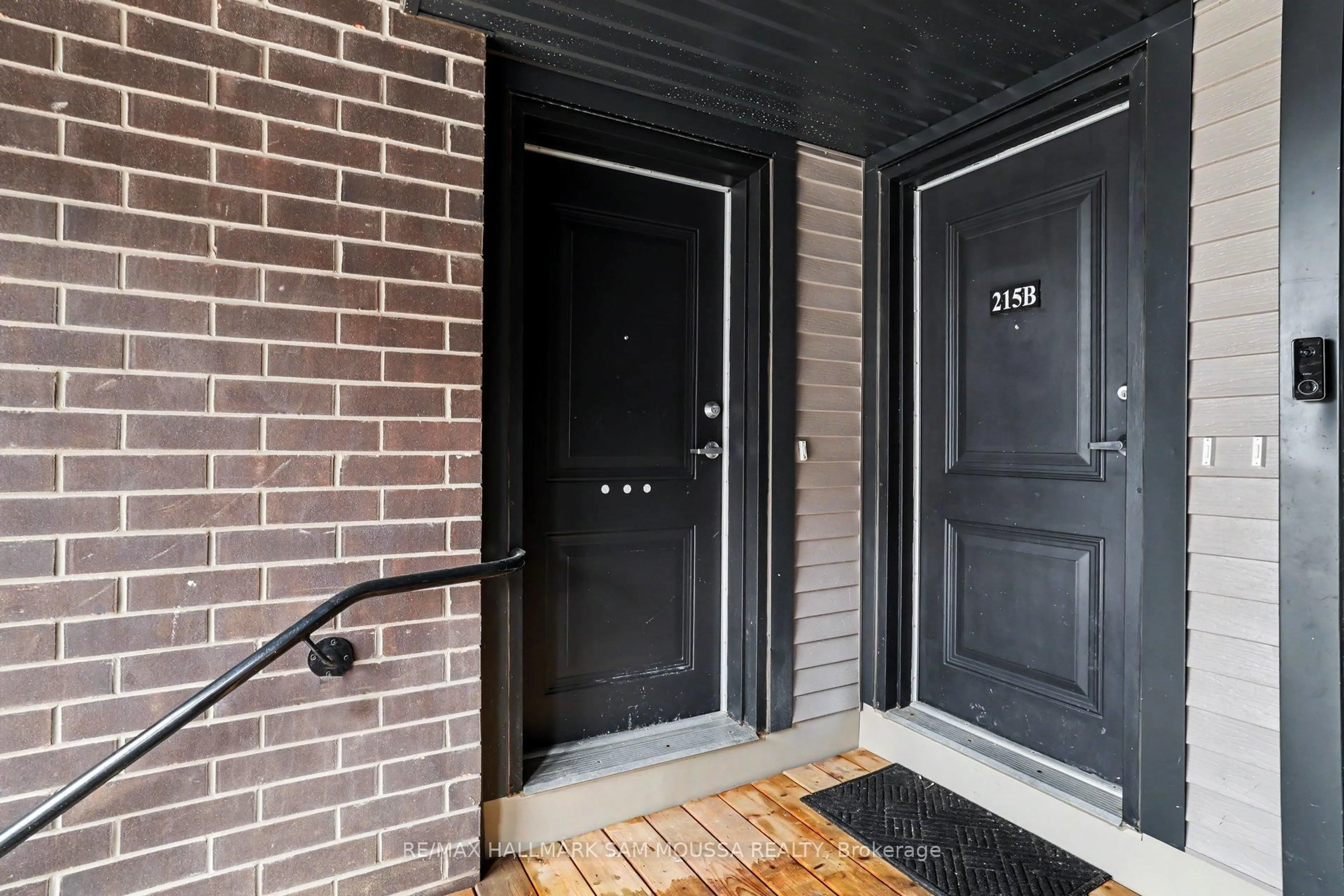 Indoor entryway for 215 Eldorado Private #A, Ottawa Ontario K2K 0N9