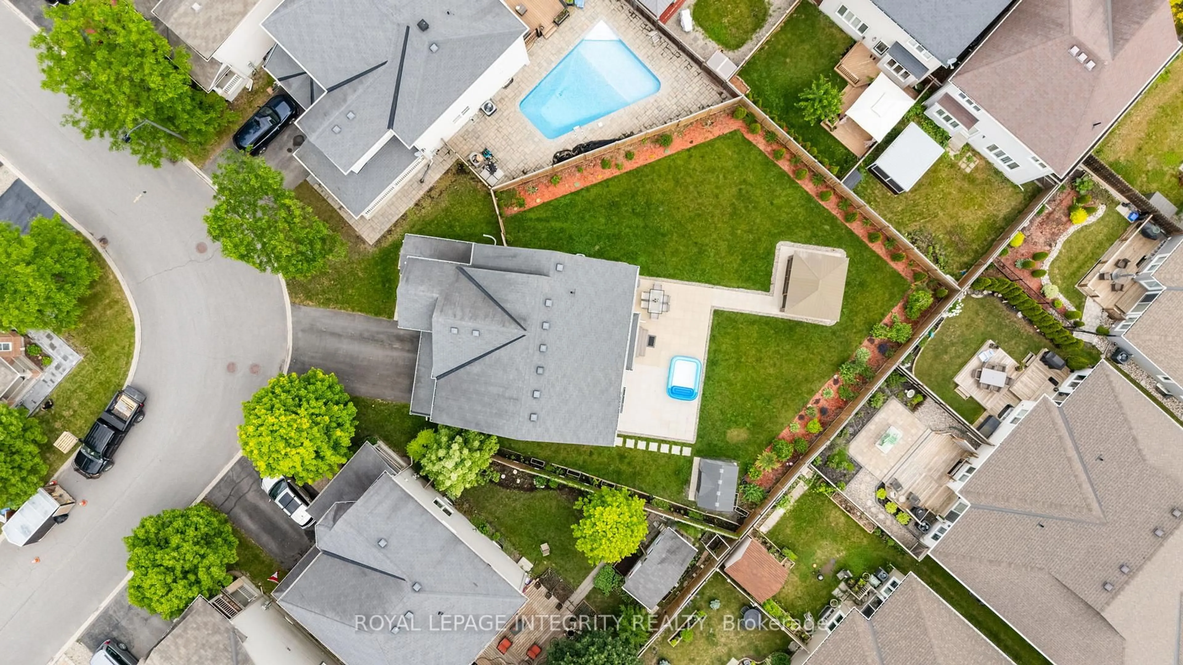 A pic from outside/outdoor area/front of a property/back of a property/a pic from drone, city buildings view from balcony for 2514 Stone Cove Cres, Ottawa Ontario K2J 0T3