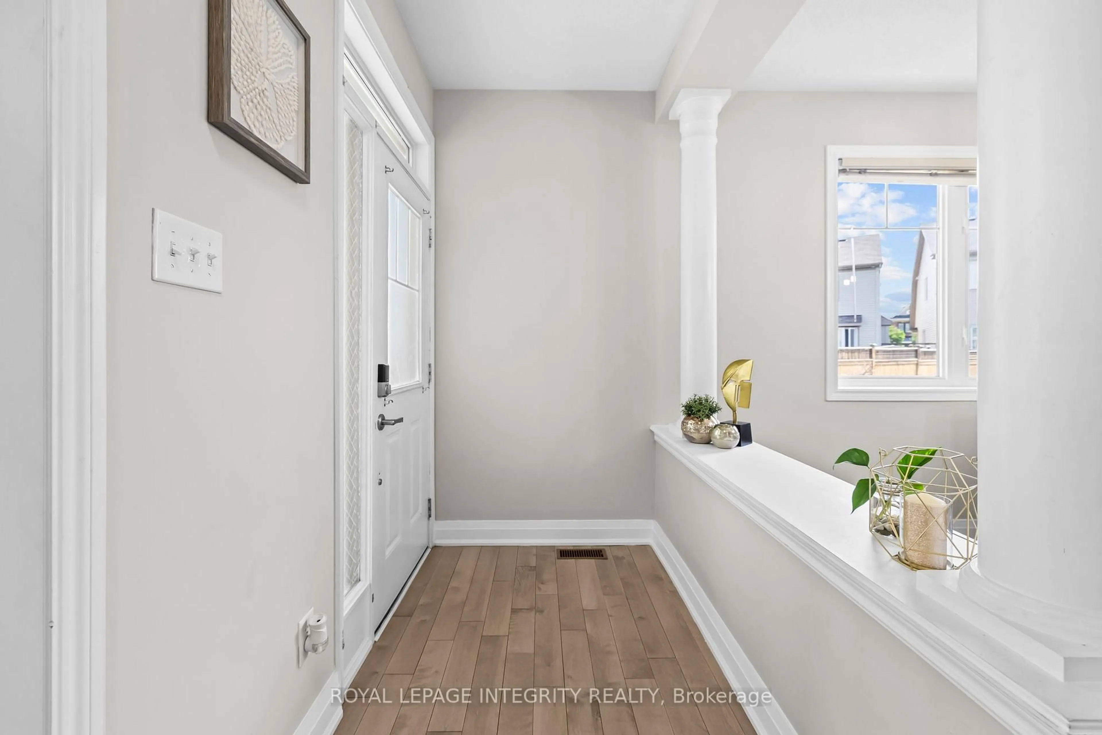 Indoor entryway for 2514 Stone Cove Cres, Ottawa Ontario K2J 0T3