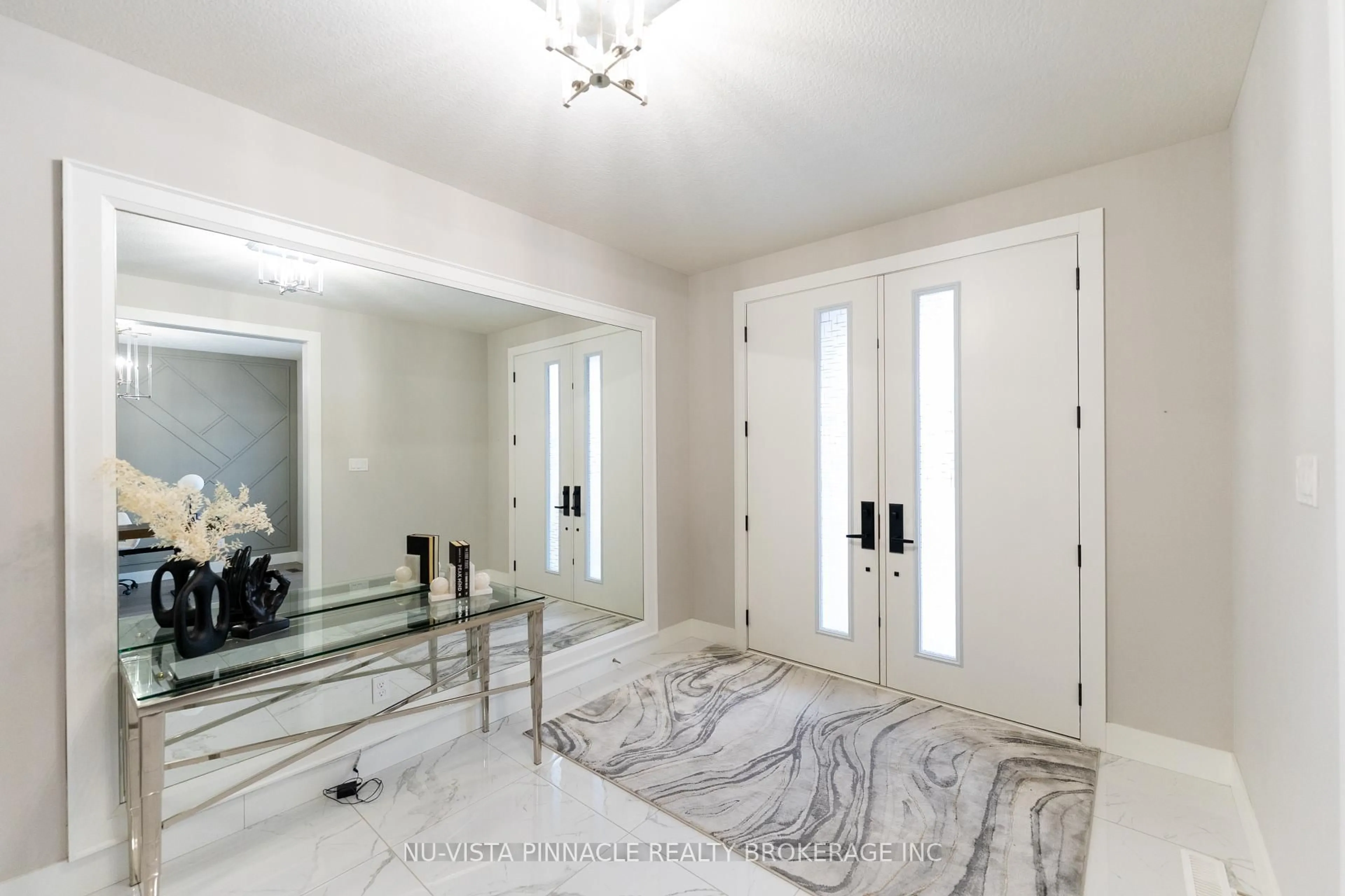 Indoor entryway for 3354 Mersea St, London South Ontario N6P 0G3