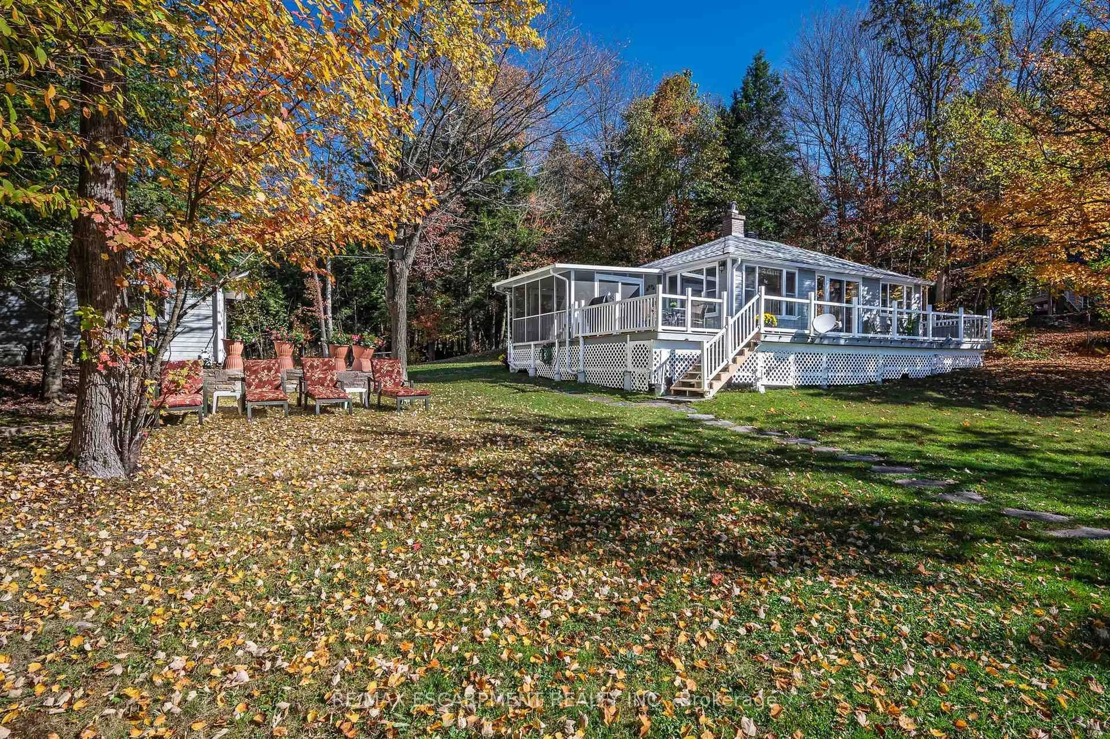 Patio, water/lake/river/ocean view for 1012 Armstrong Rd, Gravenhurst Ontario P0E 1G0