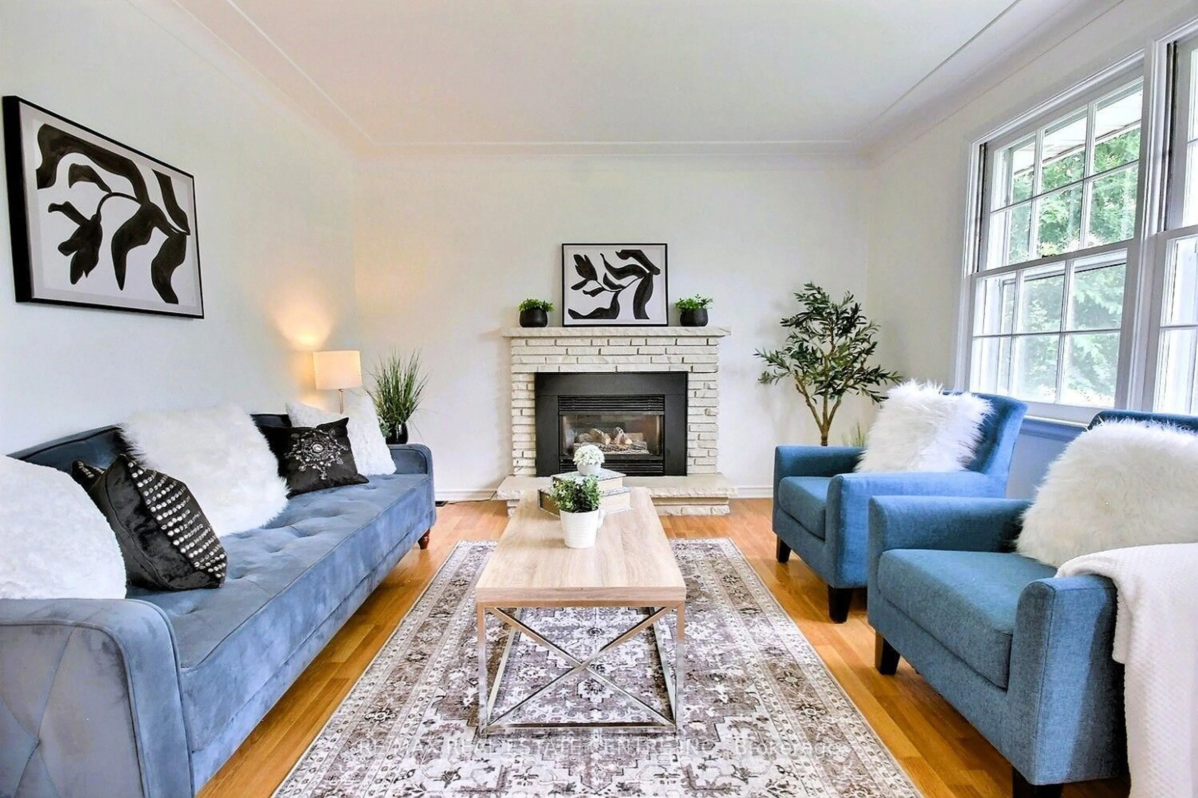 Living room with furniture, unknown for 485 Broadway St, Tillsonburg Ontario N4G 3S8