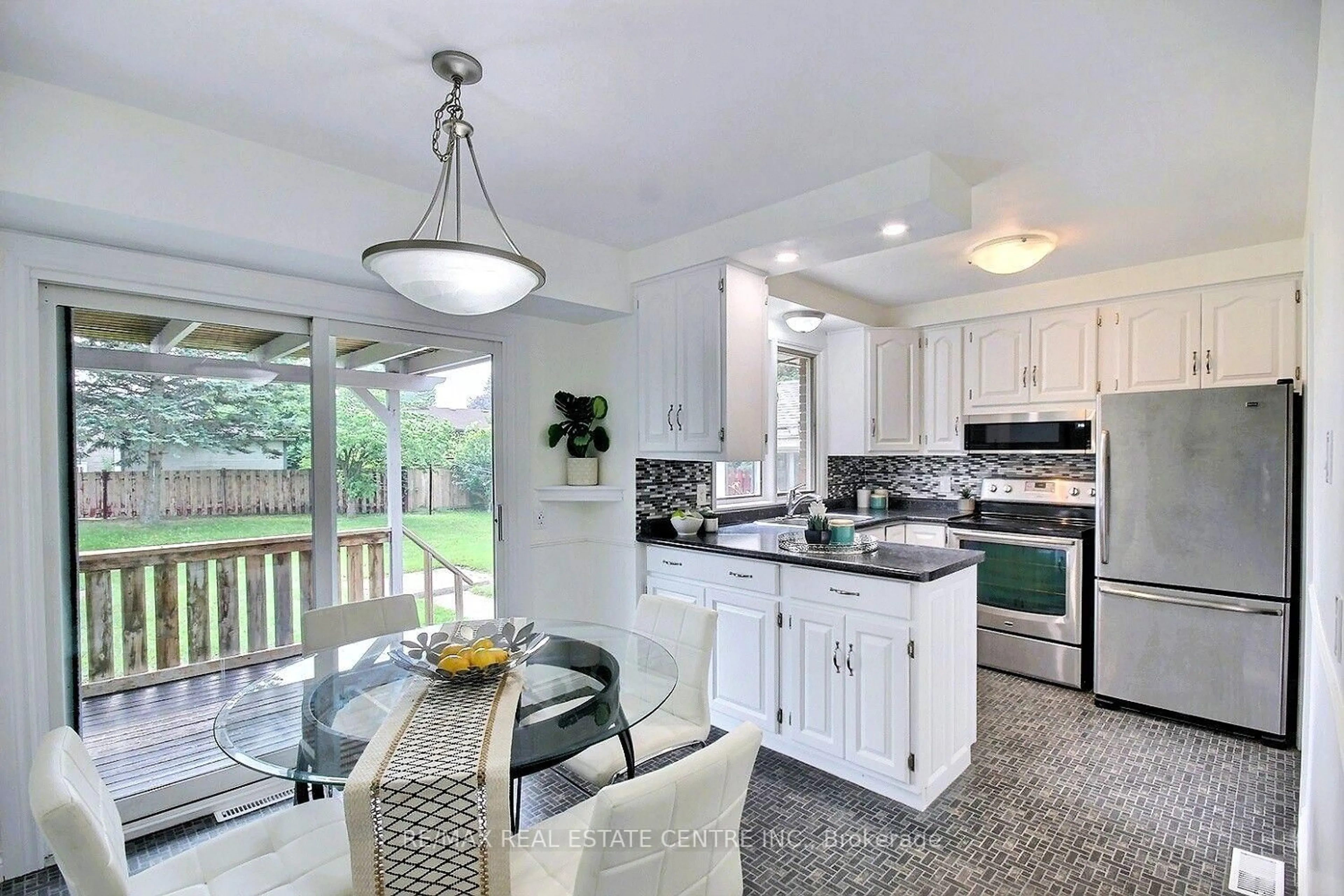 Open concept kitchen, ceramic/tile floor for 485 Broadway St, Tillsonburg Ontario N4G 3S8