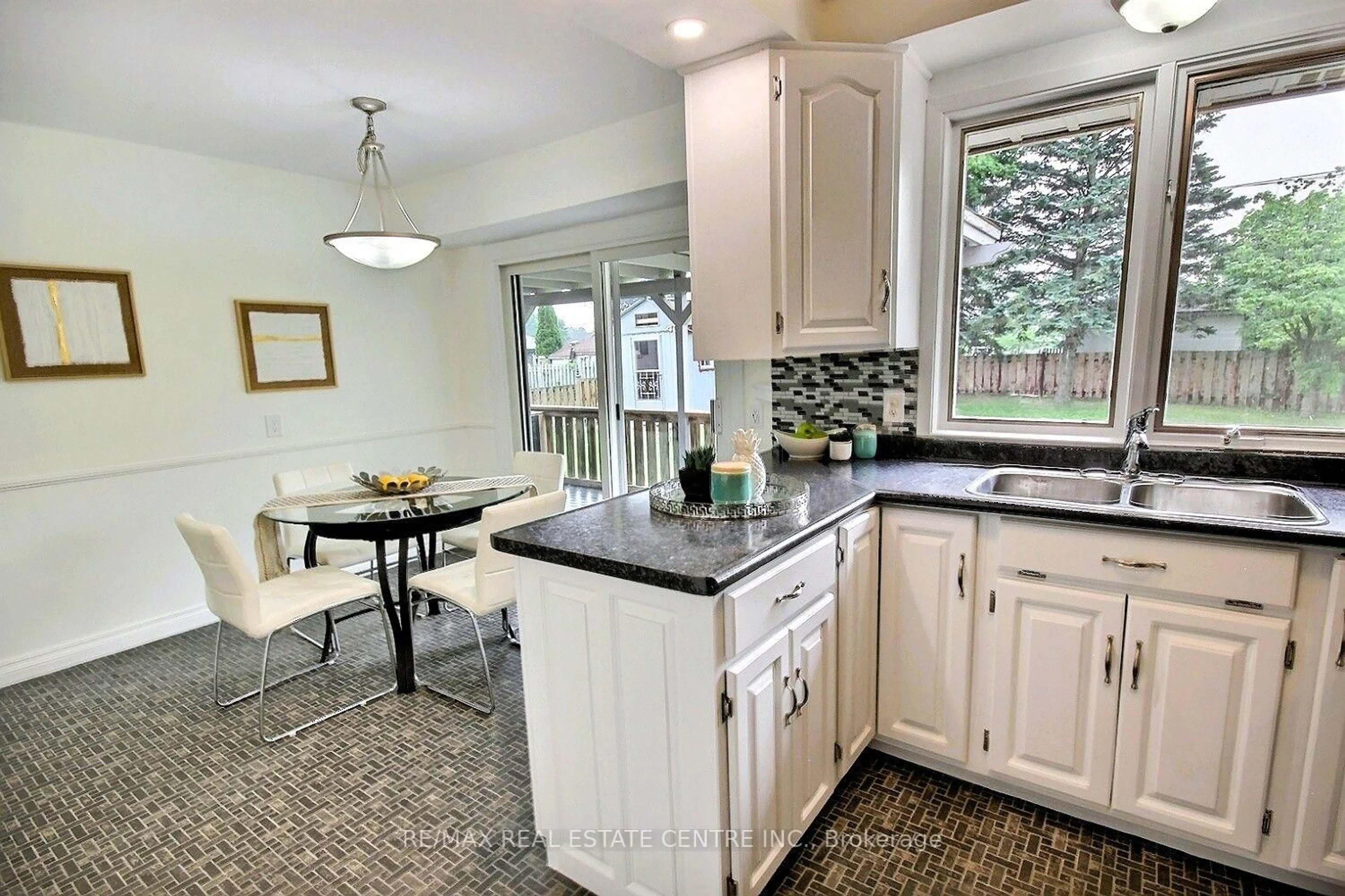 Open concept kitchen, ceramic/tile floor for 485 Broadway St, Tillsonburg Ontario N4G 3S8