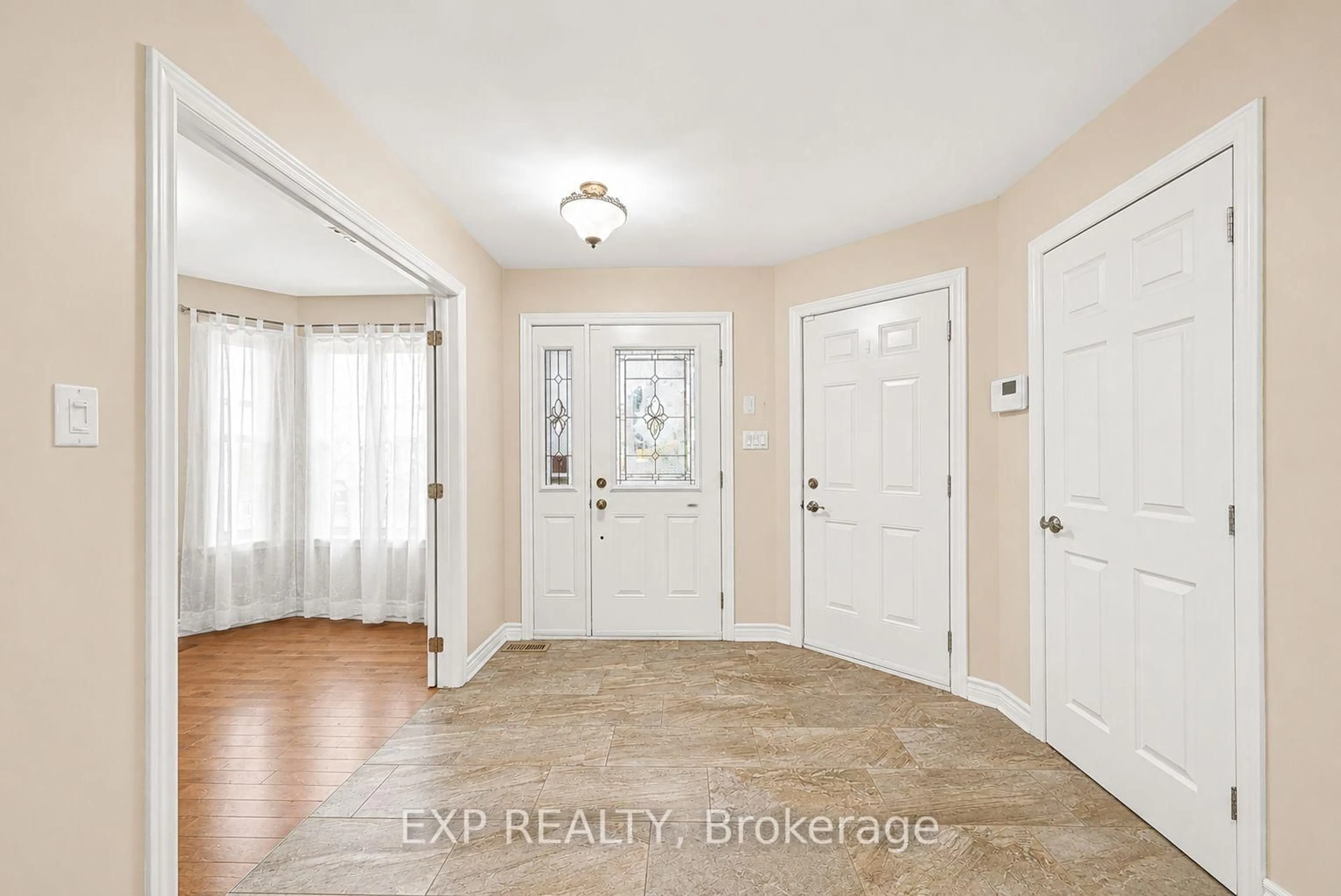 Indoor entryway for 28 Jim Brownell Blvd, South Stormont Ontario K0C 1P0