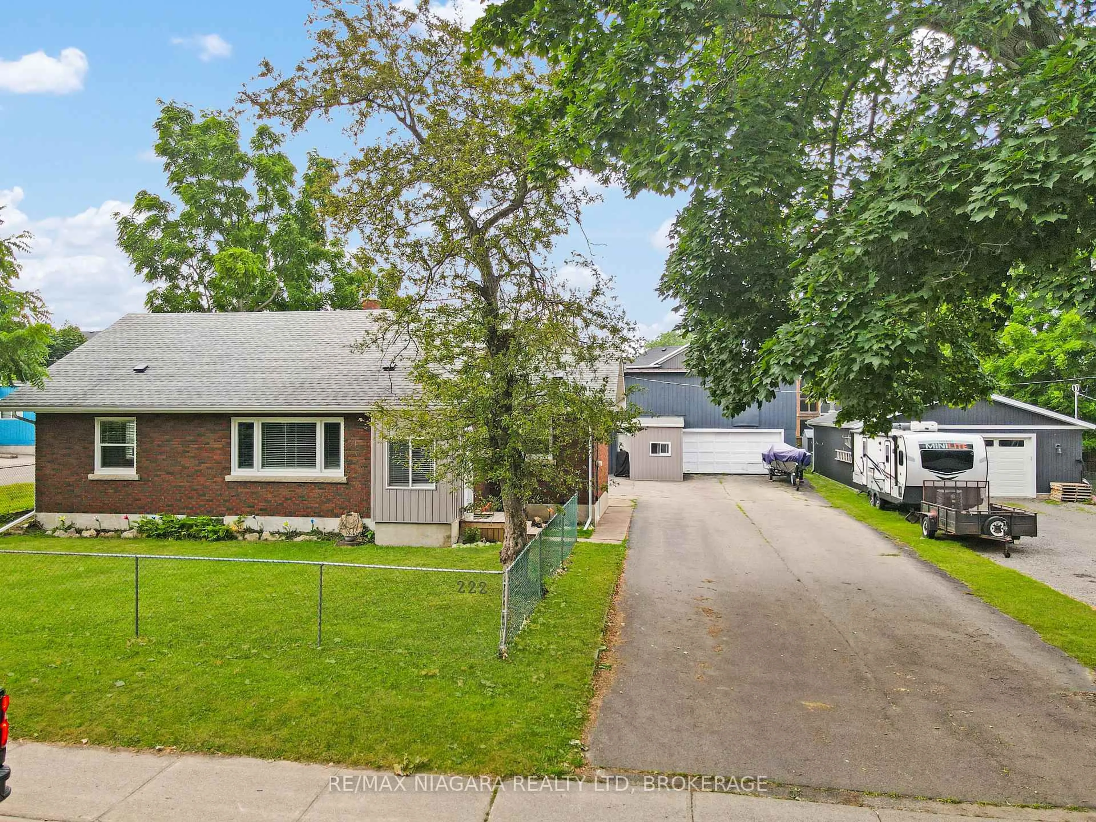 A pic from outside/outdoor area/front of a property/back of a property/a pic from drone, street for 222 Ridgeway Rd, Fort Erie Ontario L0S 1B0