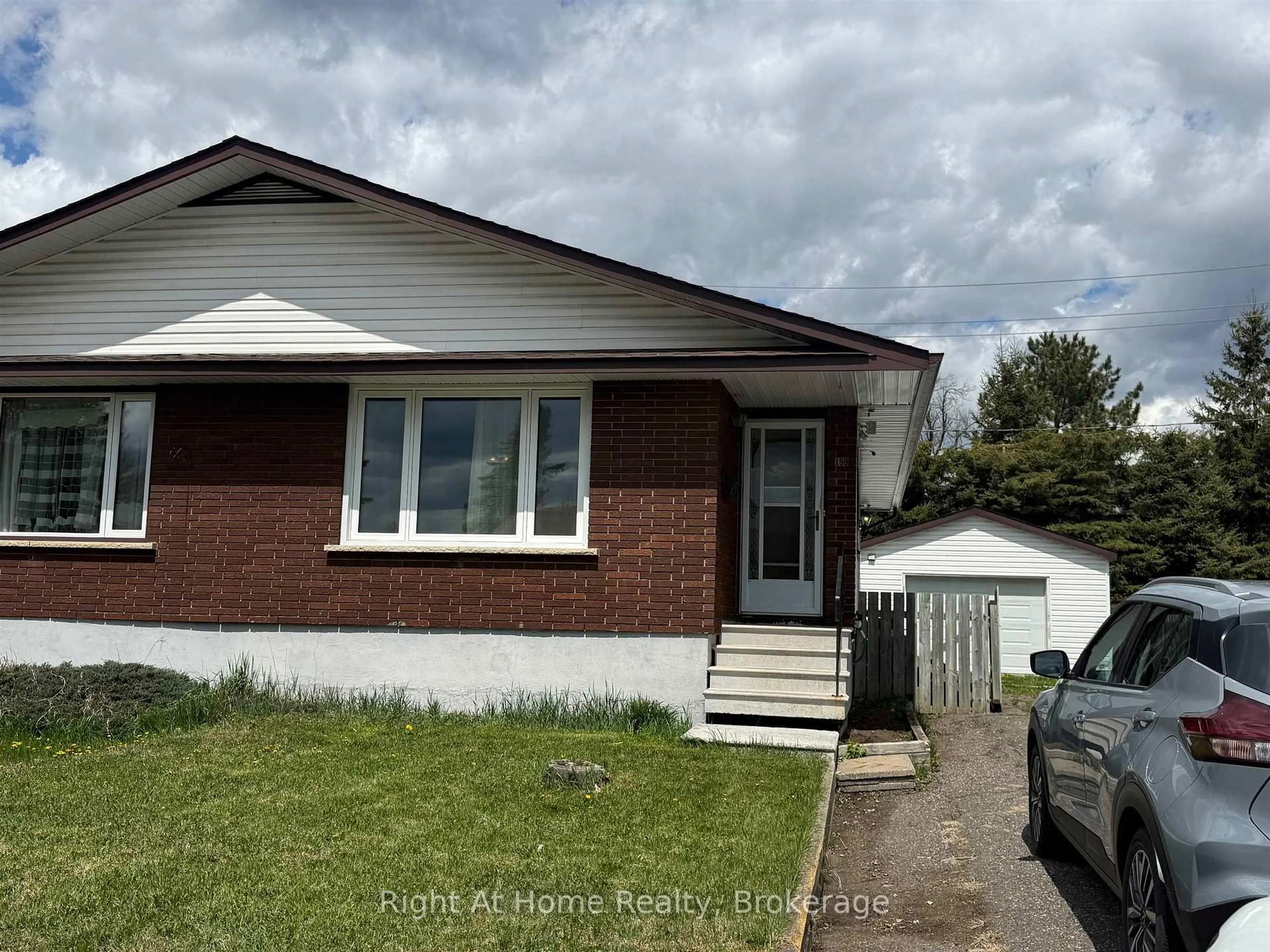 Unknown for 199 Limbrick, Thunder Bay Ontario P7C 4S6
