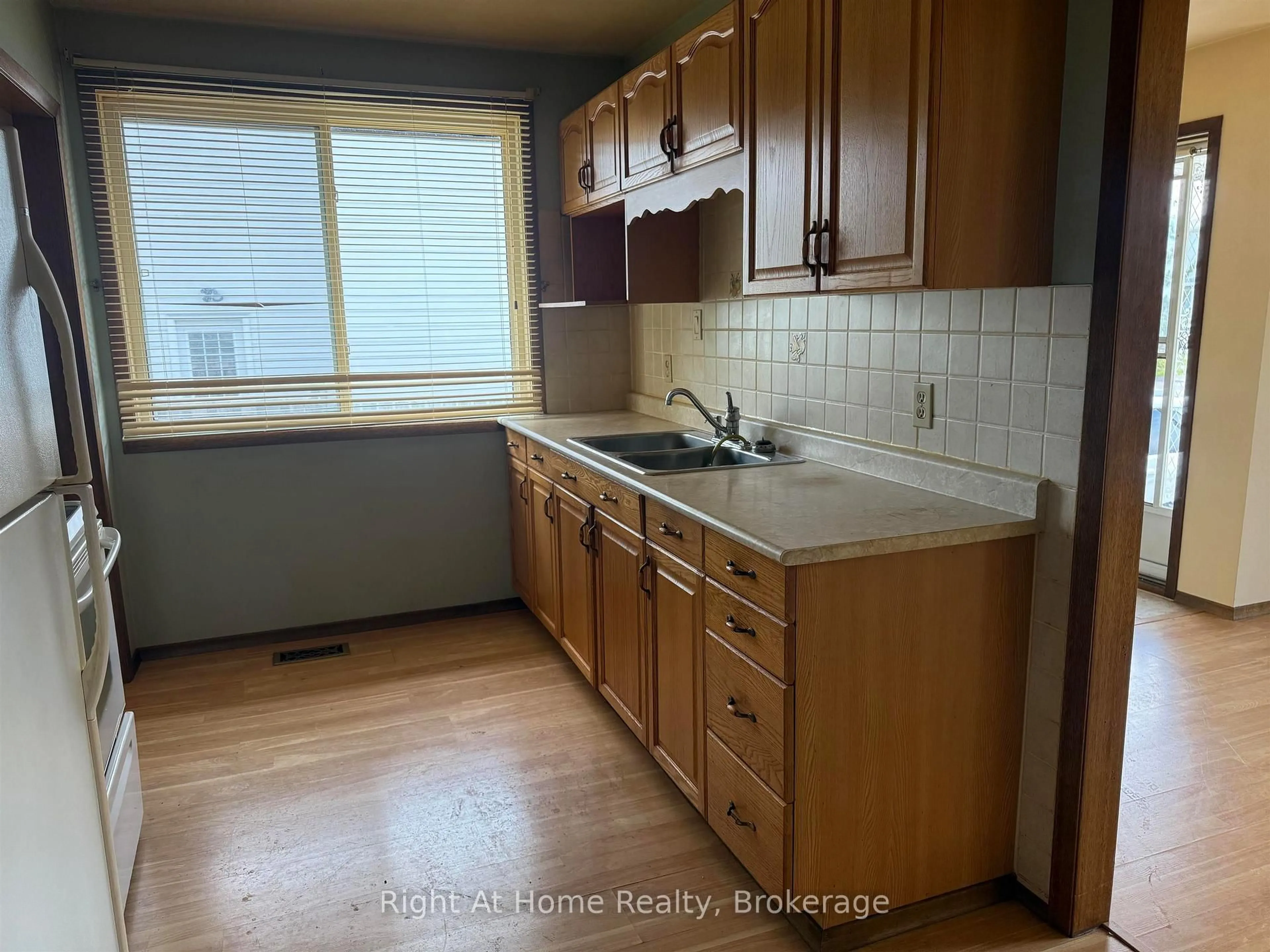 Standard kitchen, unknown for 199 Limbrick, Thunder Bay Ontario P7C 4S6