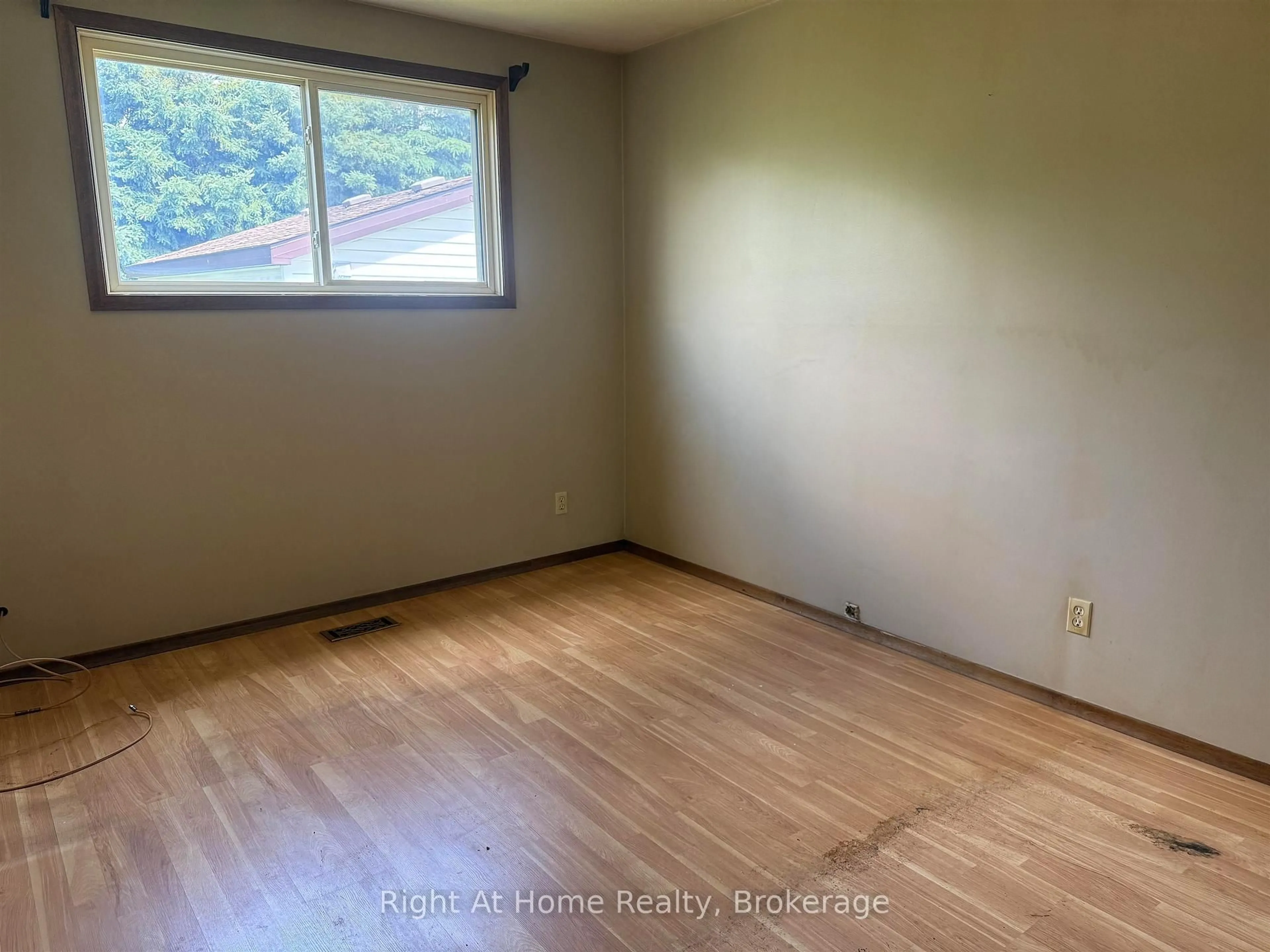 A pic of a room for 199 Limbrick, Thunder Bay Ontario P7C 4S6