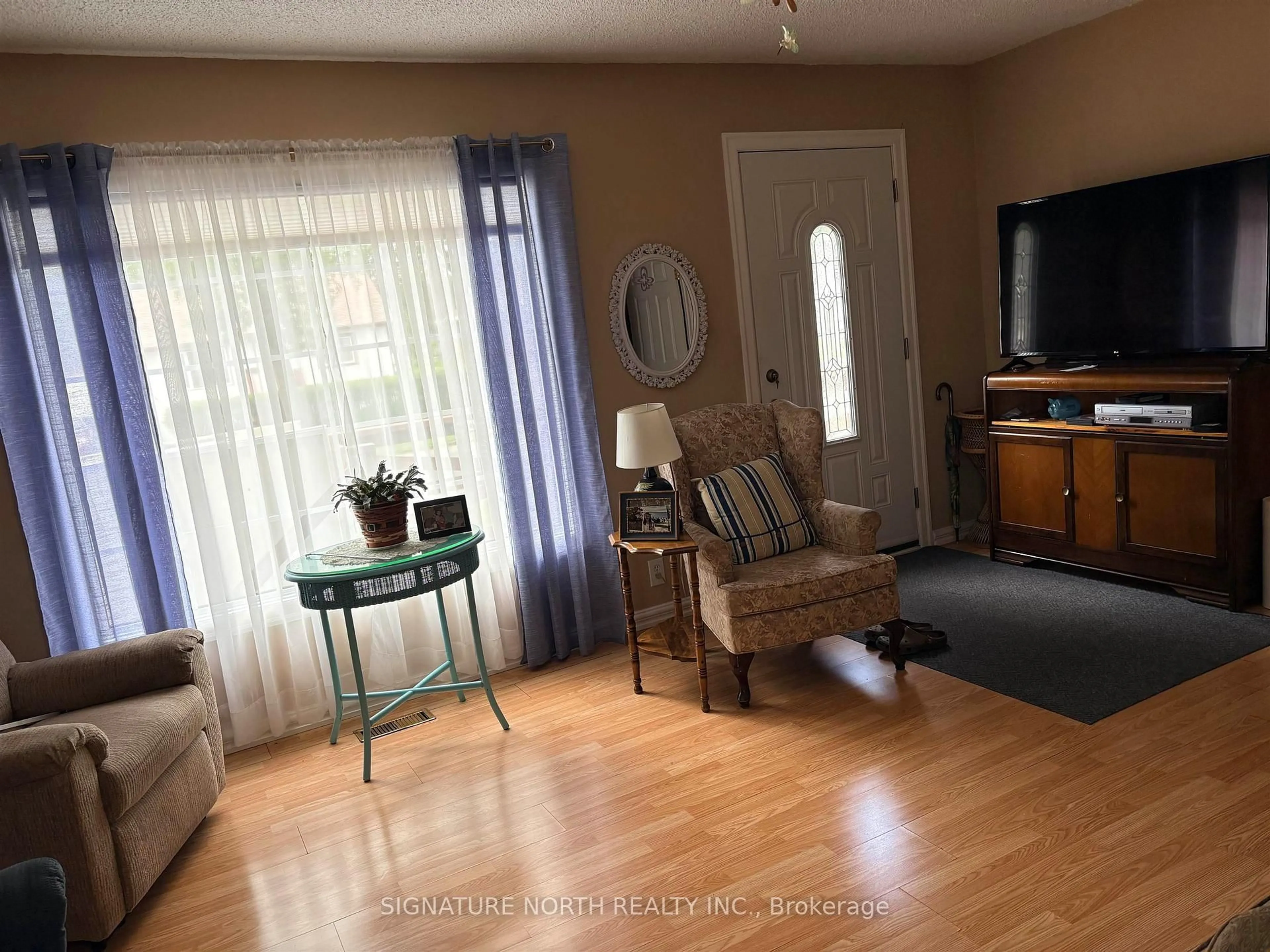 Living room with furniture, unknown for 1320 Wallbridge Ave, Thunder Bay Ontario P7E 3K8
