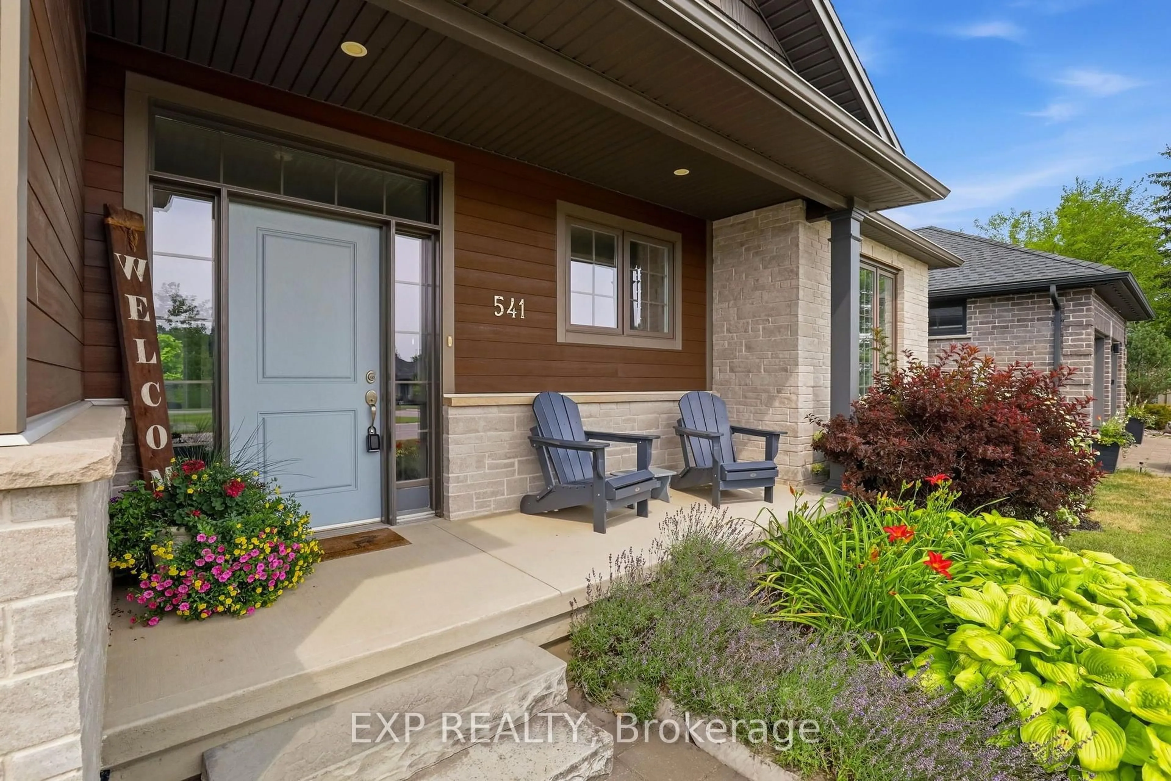Indoor entryway for 541 Bennett Cres, Strathroy-Caradoc Ontario N0L 1W0
