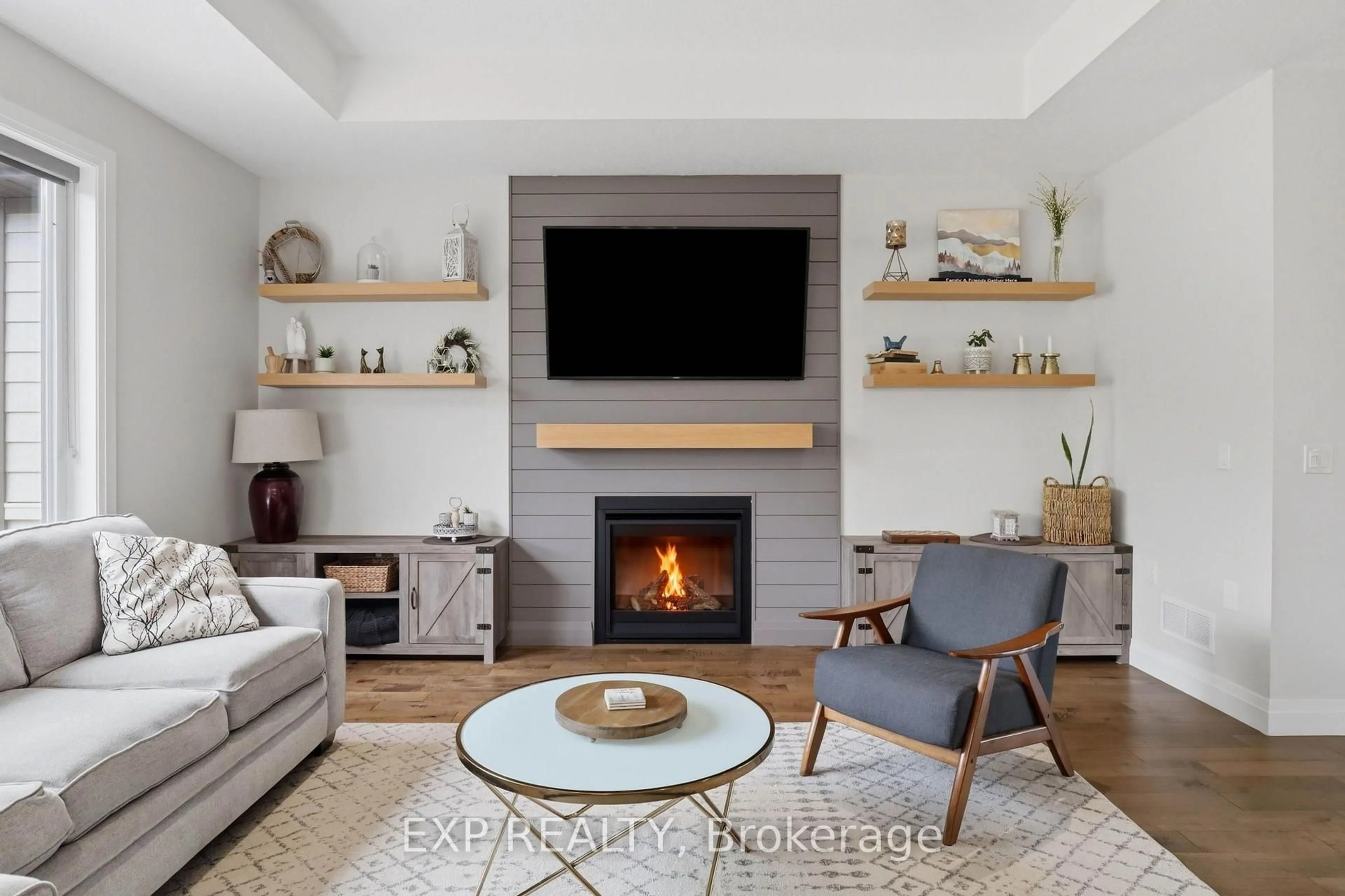 Living room with furniture, unknown for 541 Bennett Cres, Strathroy-Caradoc Ontario N0L 1W0