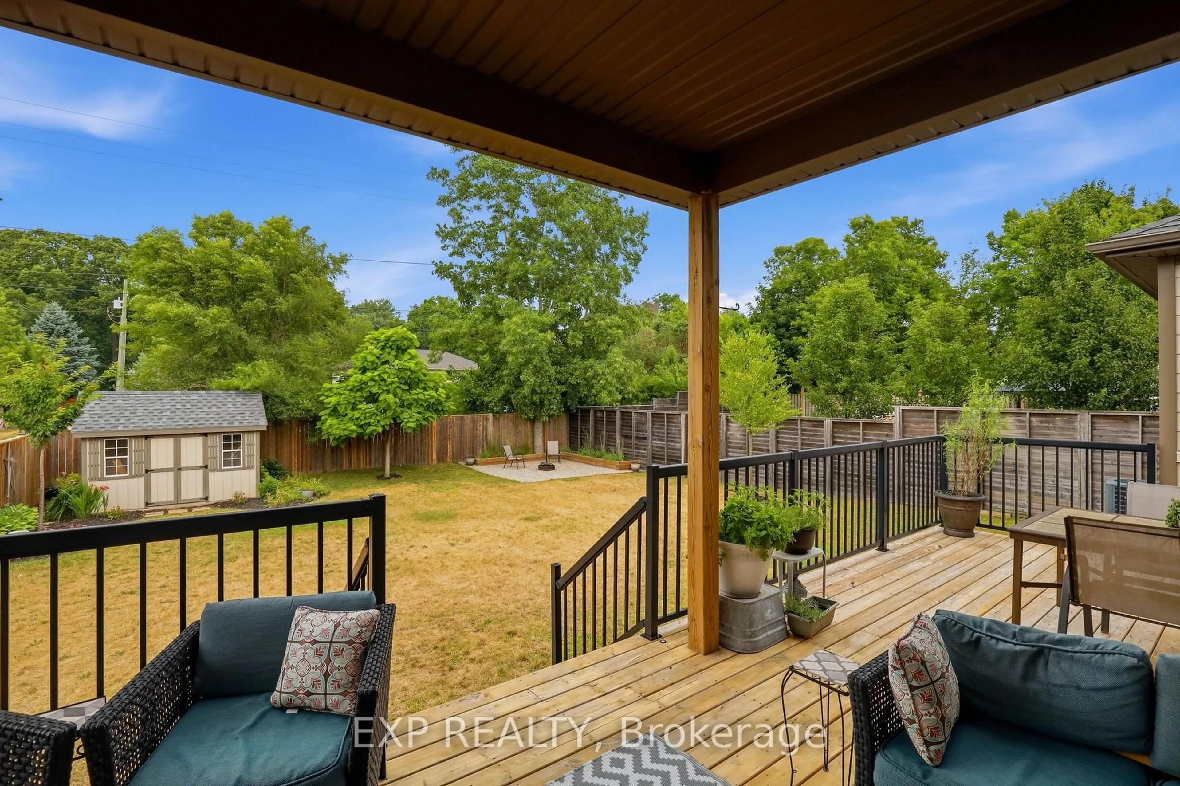 Patio, unknown for 541 Bennett Cres, Strathroy-Caradoc Ontario N0L 1W0
